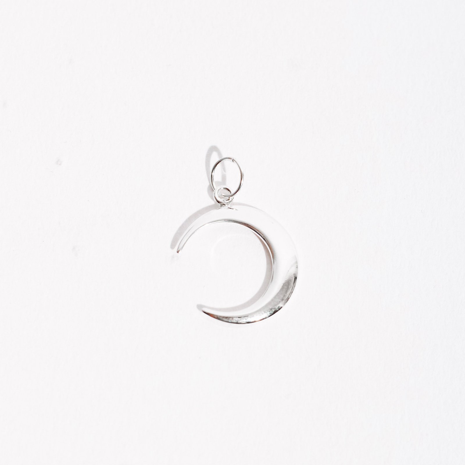 Pingente lua fina 16mm