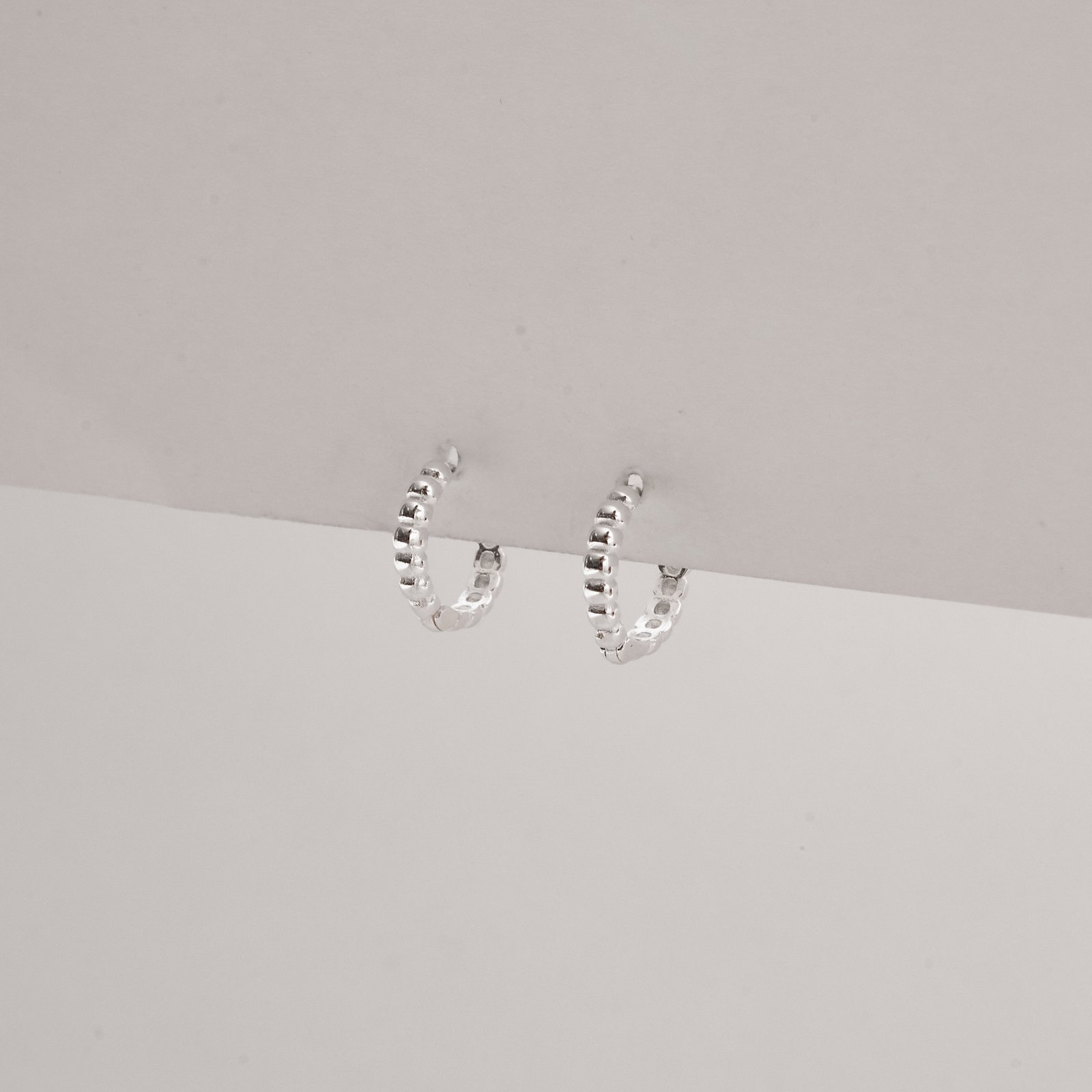 Argola click fio bolinhas 12mm