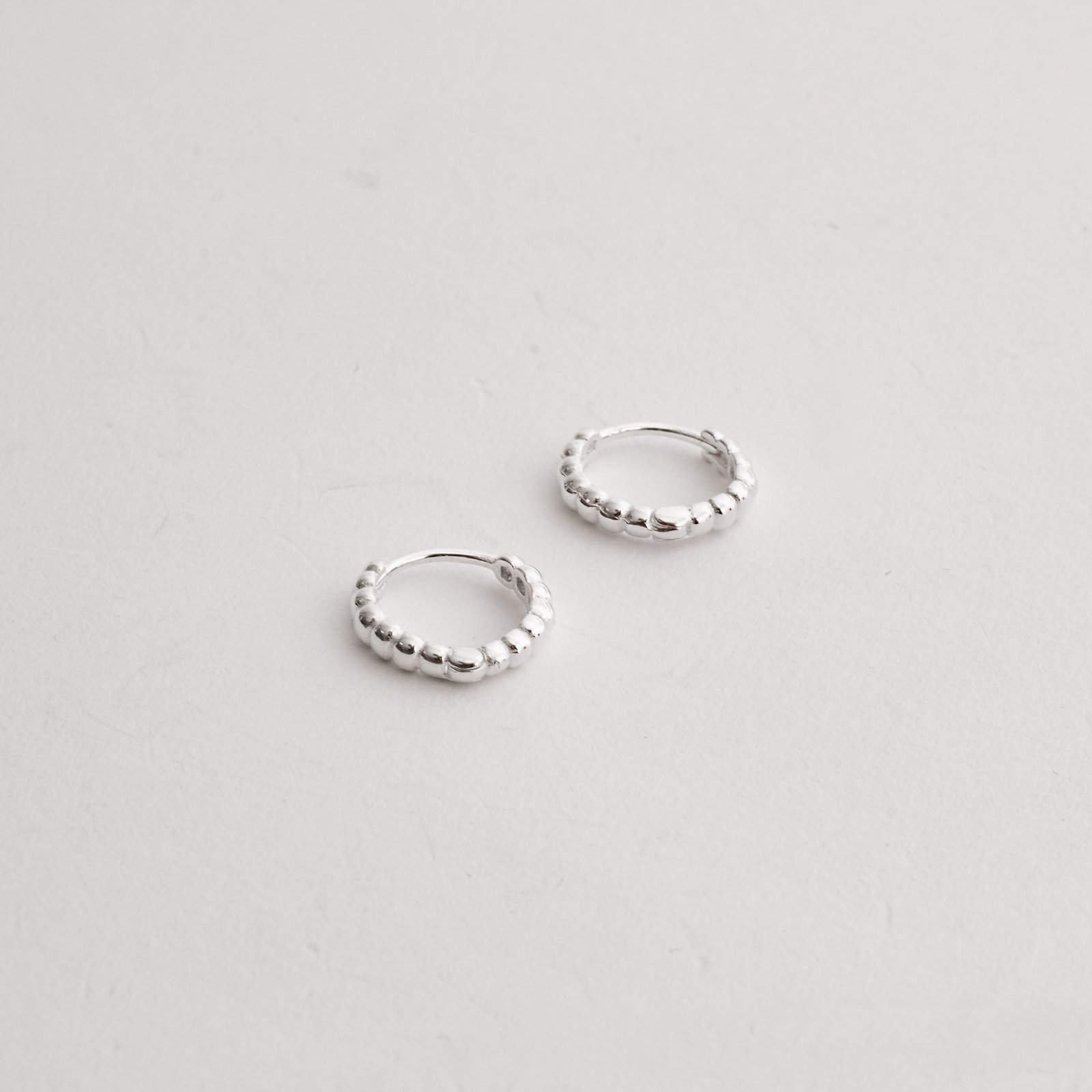 Argola click fio bolinhas 12mm