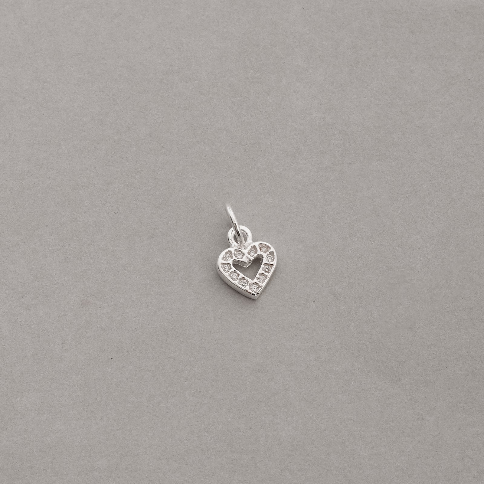 Pingente coração vazado cravejado 8mm
