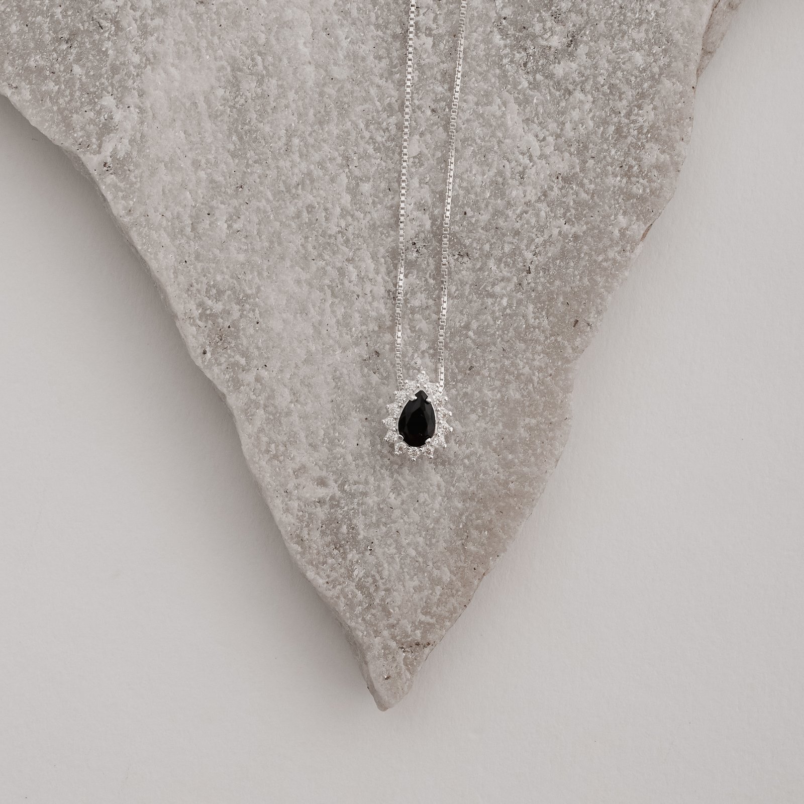 Colar zircônia gota ônix com cravejado 10mm 45cm