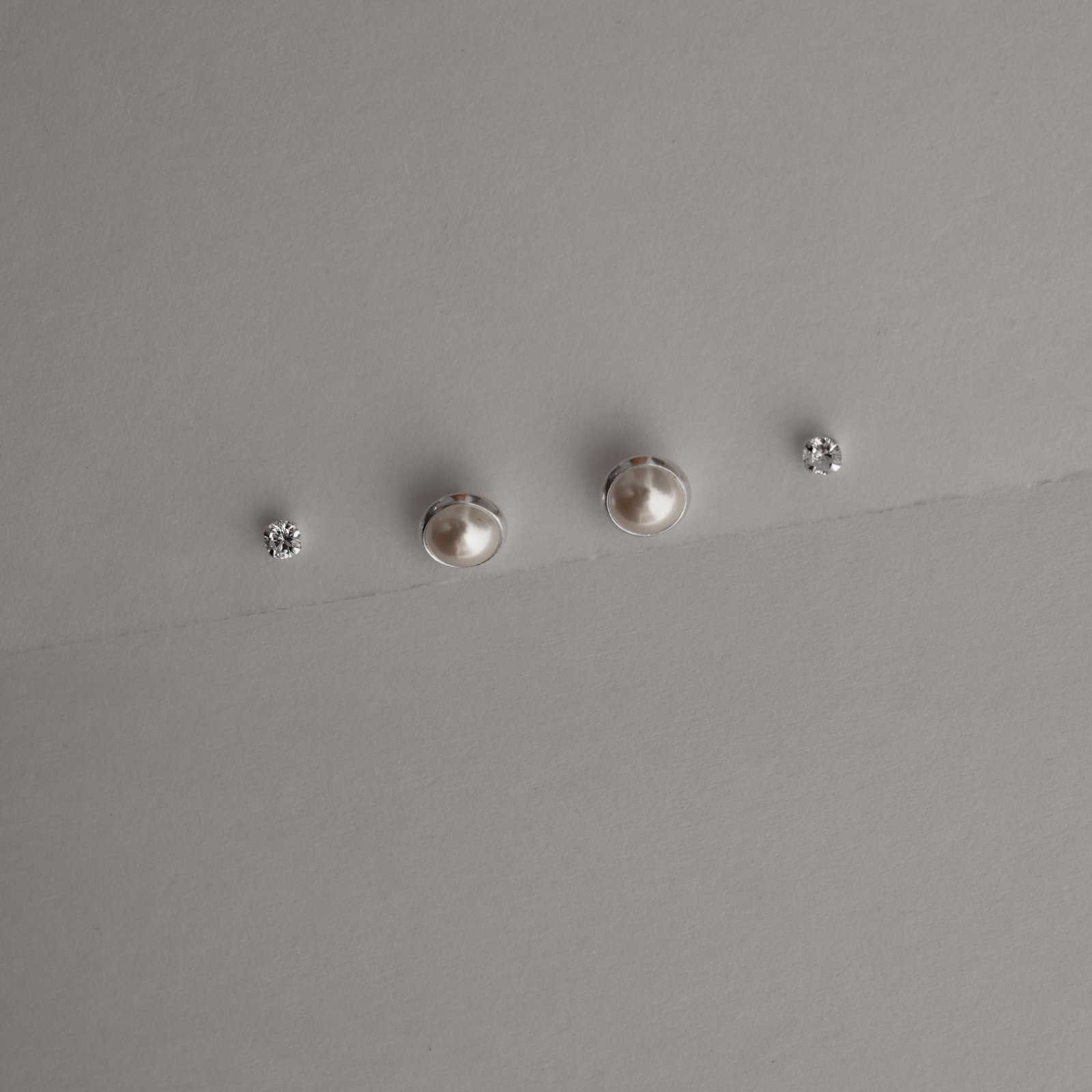 Dupla zircônia 3mm e meia pérola 6mm