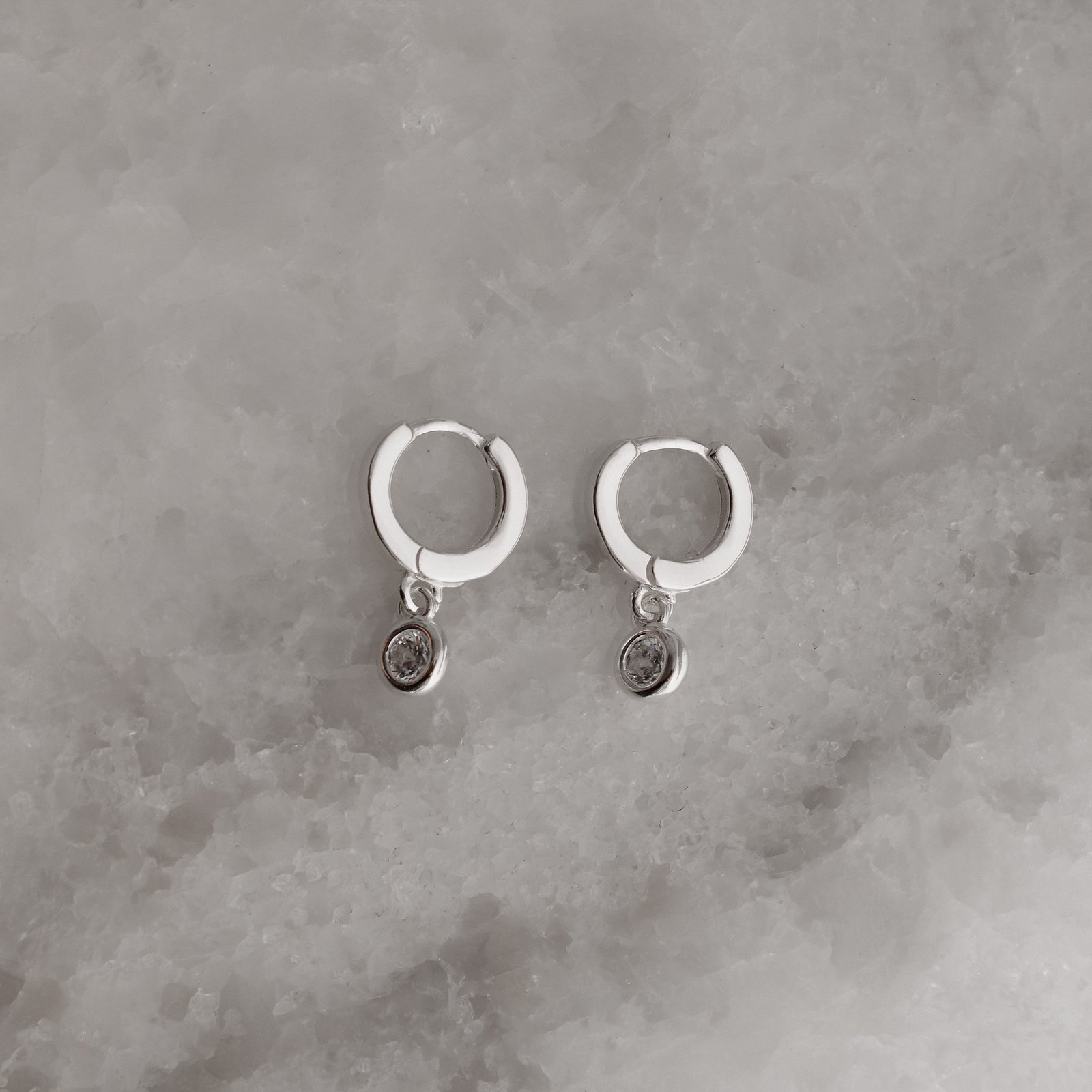 Argola click 10mm pingente zircônia 4mm cristal
