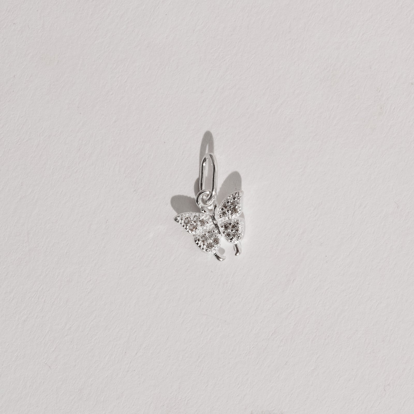 Pingente borboleta cravejada 10mm