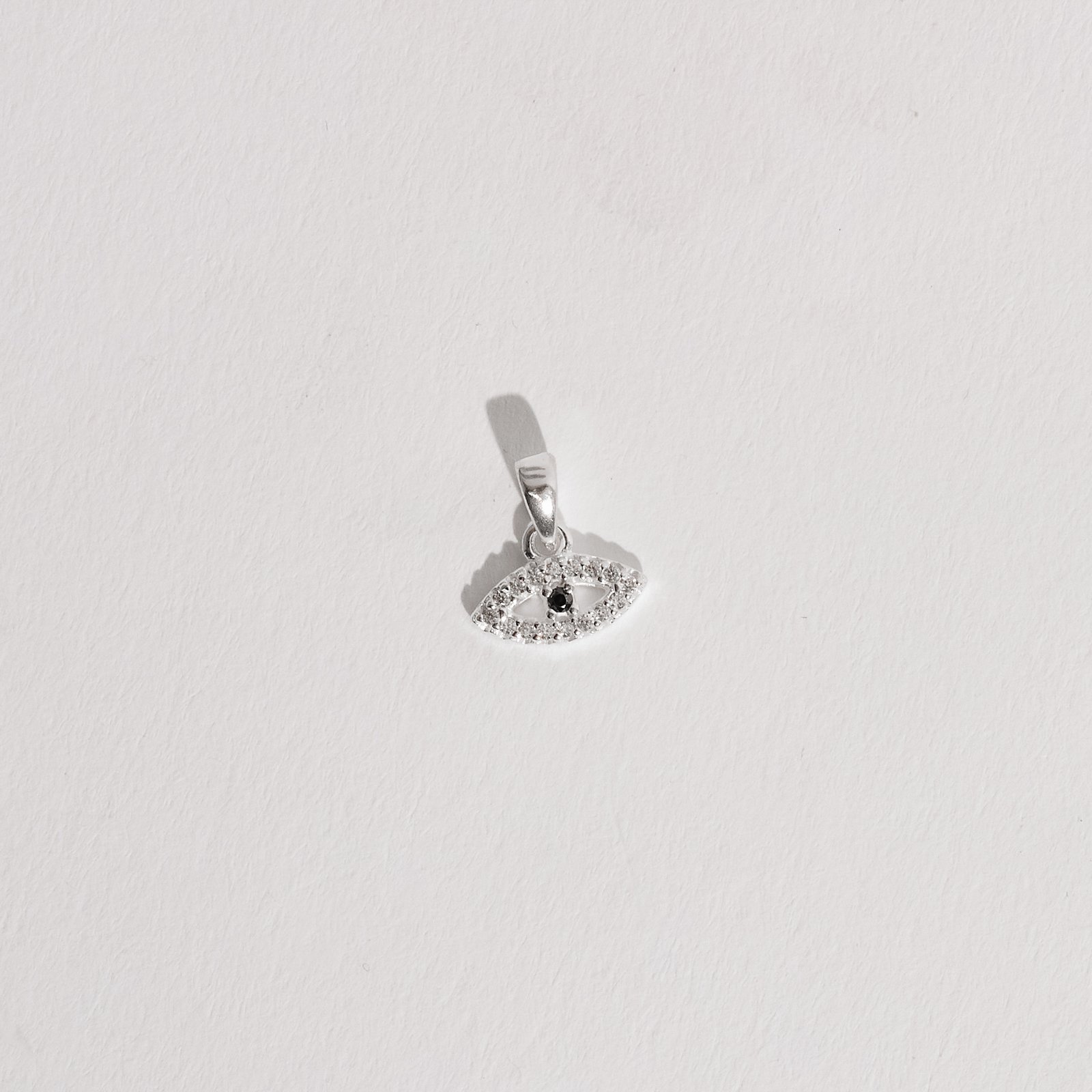Pingente olho cravejado detalhe zircônia ônix 11mm