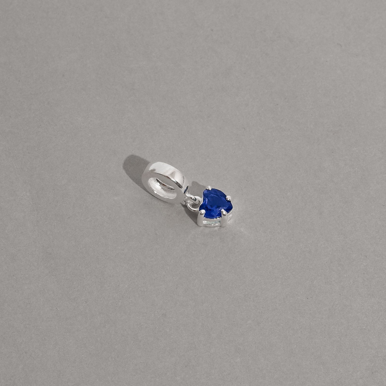Berloque pingente zircônia coração azul bic 5mm