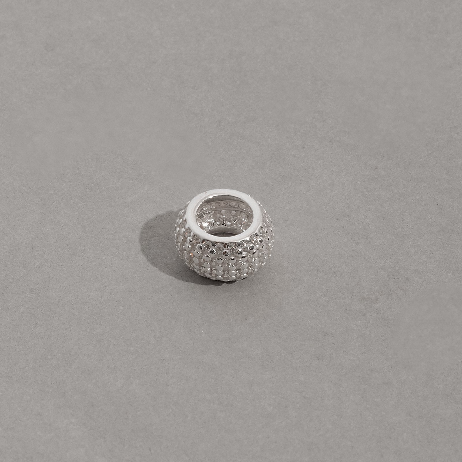 Berloque separador largo cravejado 9mm