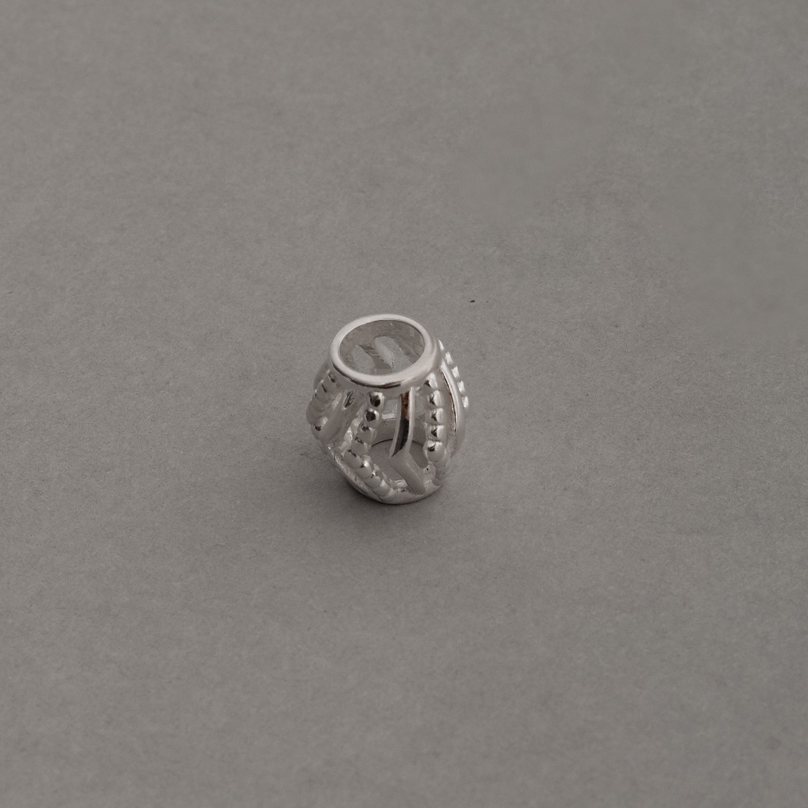 Berloque separador fio v liso e bolinhas 11mm