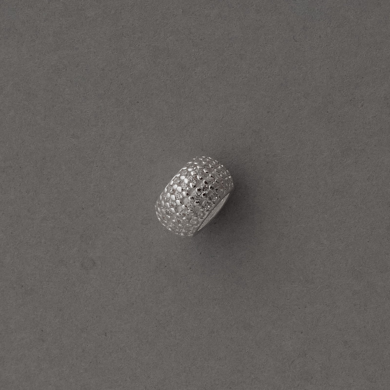 Berloque separador largo cravejado 9mm