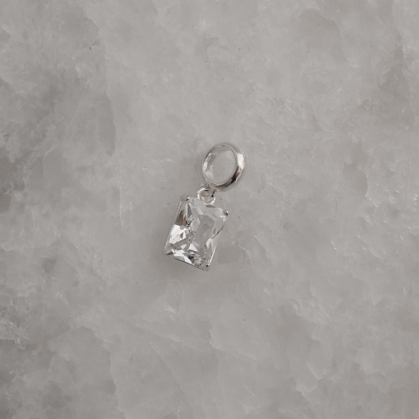 Berloque pingente zircônia retangular cristal 8mm