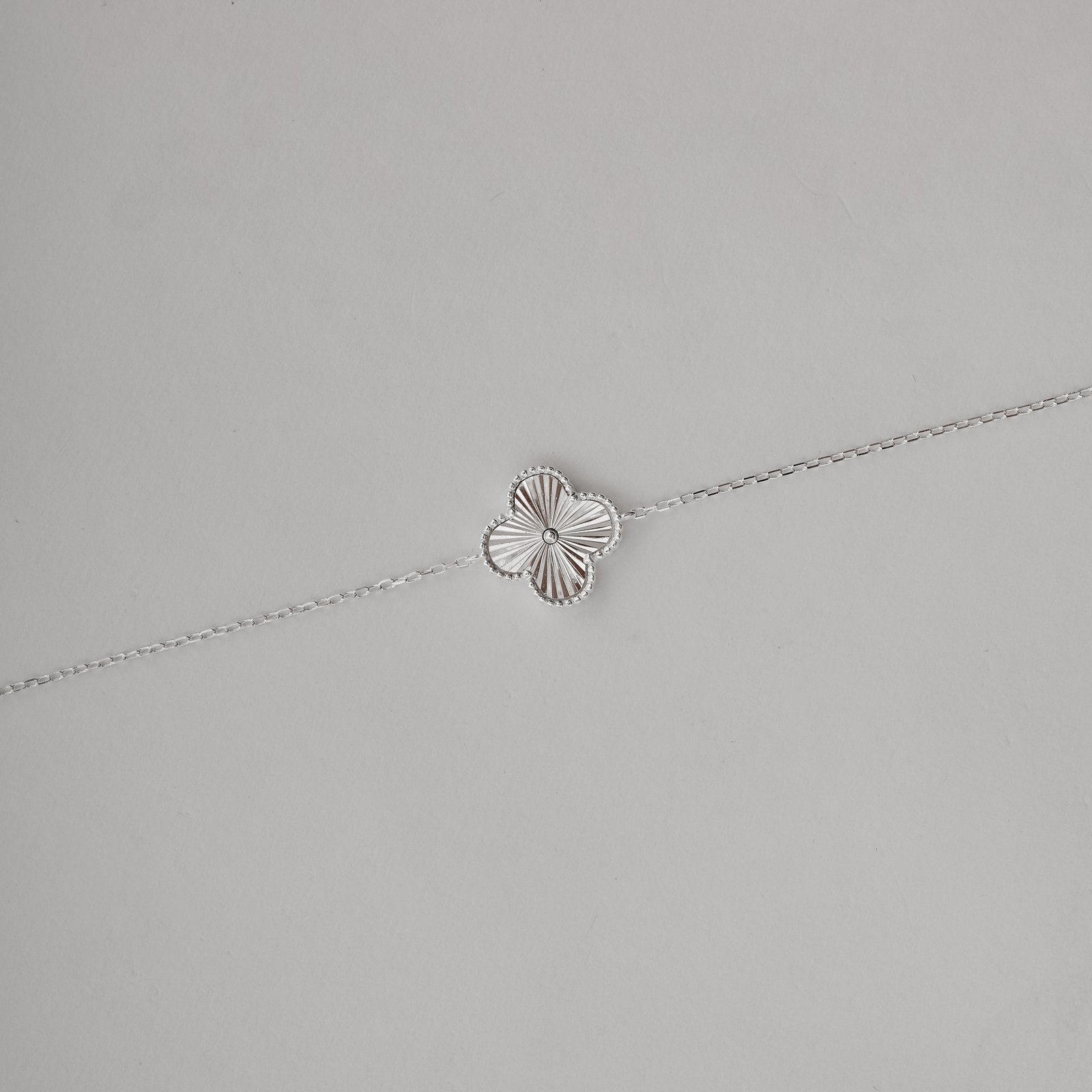 Pulseira entremeio trevo com vinco 14mm