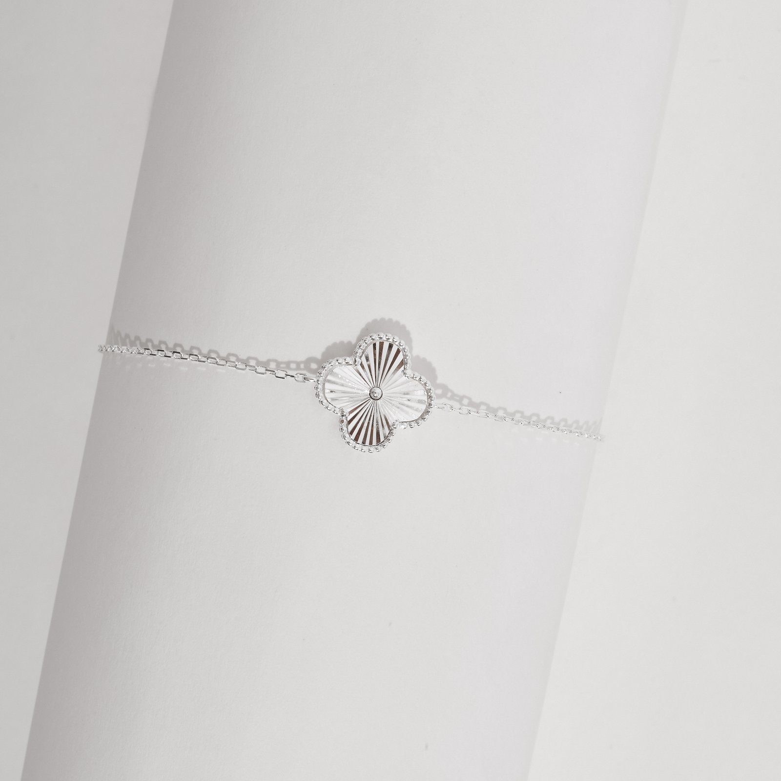 Pulseira entremeio trevo com vinco 14mm