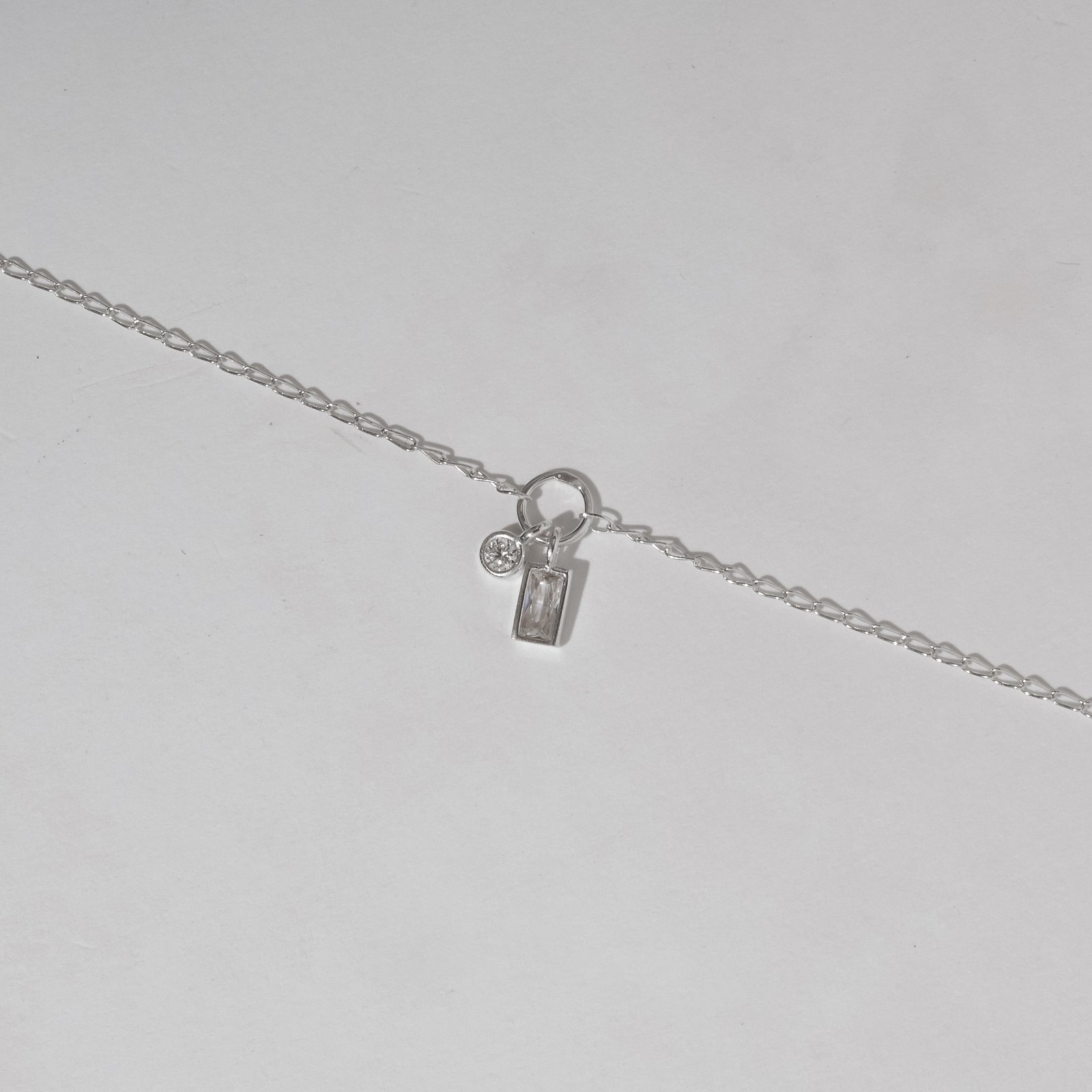 Pulseira entremeio círculo pingentes zircônias redonda e retangular