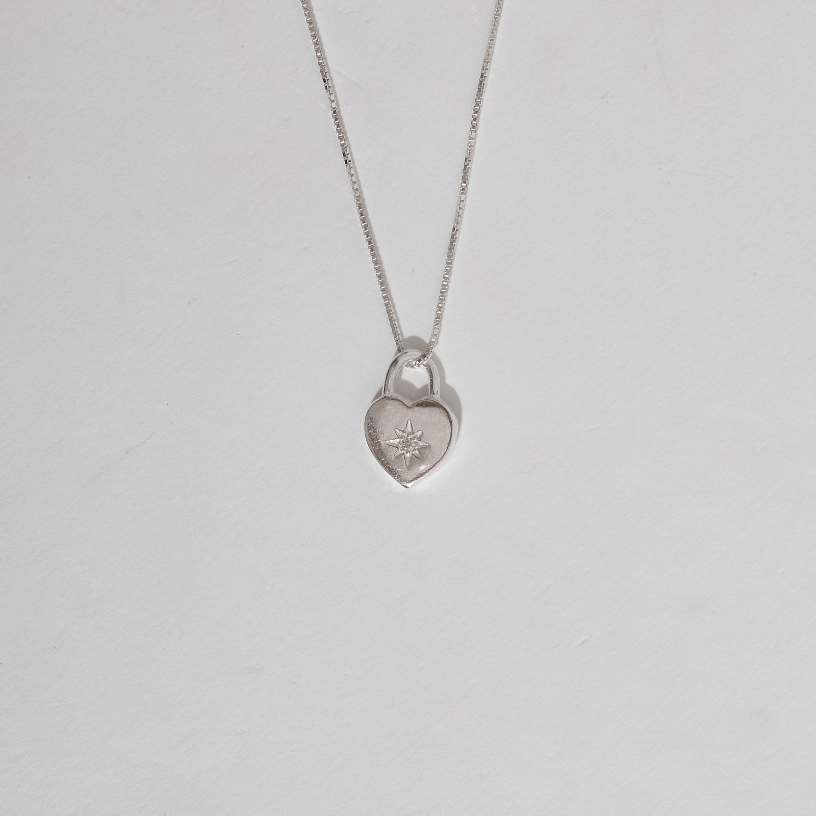 Colar cadeado coração detalhe zircônia 14mm 45cm