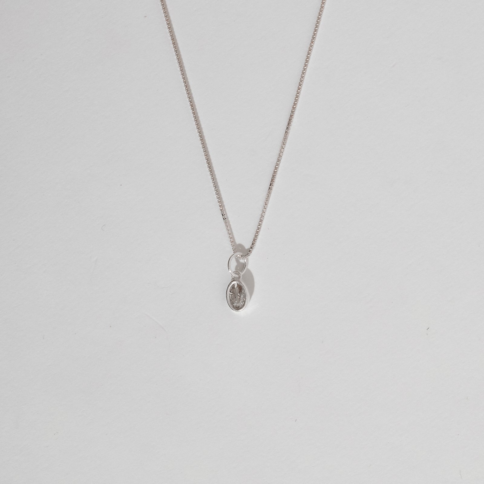 Colar pingente zircônia oval embutida 6mm 40cm
