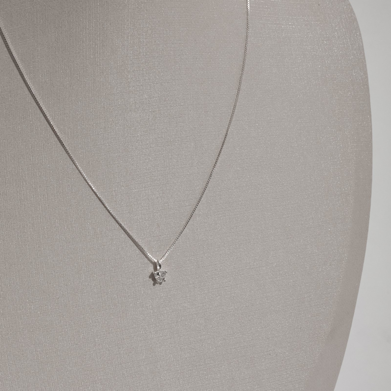 Colar pingente zircônia coração 5mm caixa alta 40cm