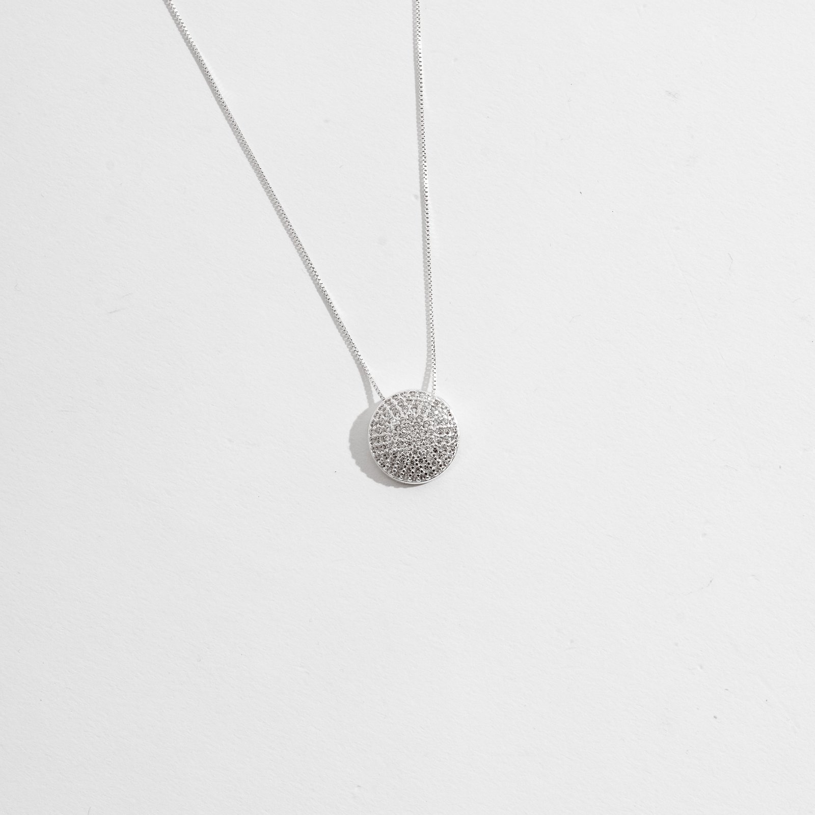 Colar botão cravejado 16mm 45cm