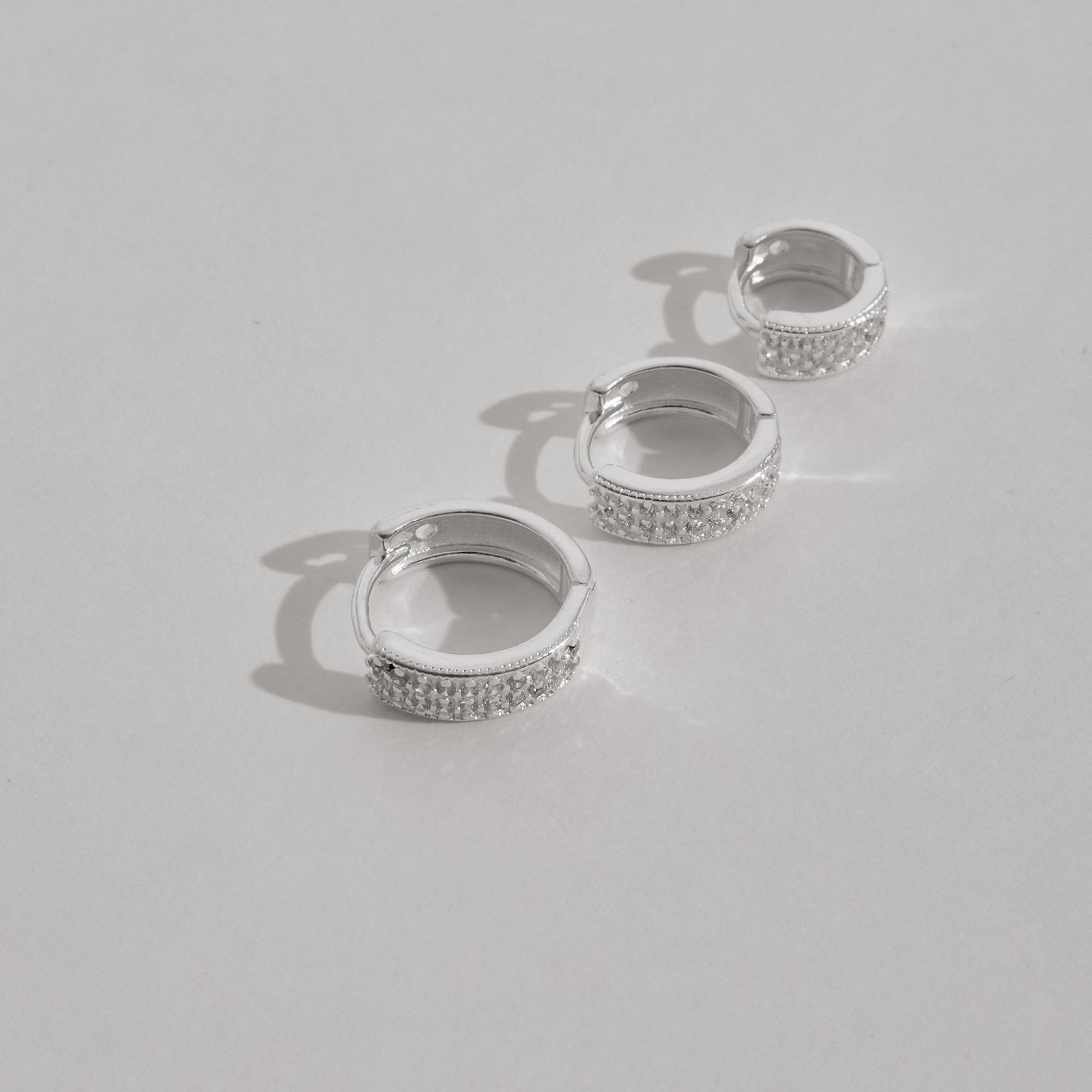 Trio argolas click 11,13 e 15mm vazada cravejada