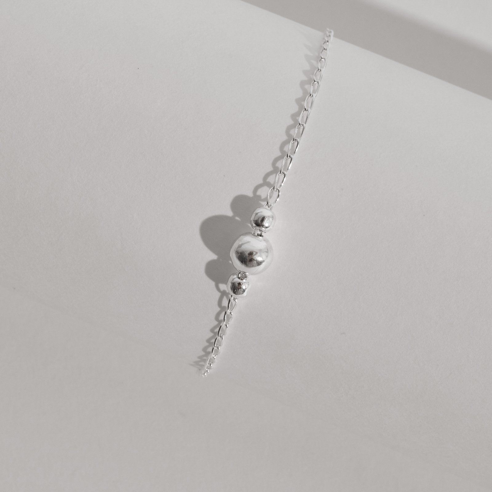 Pulseira entremeio bolas 4 e 7mm
