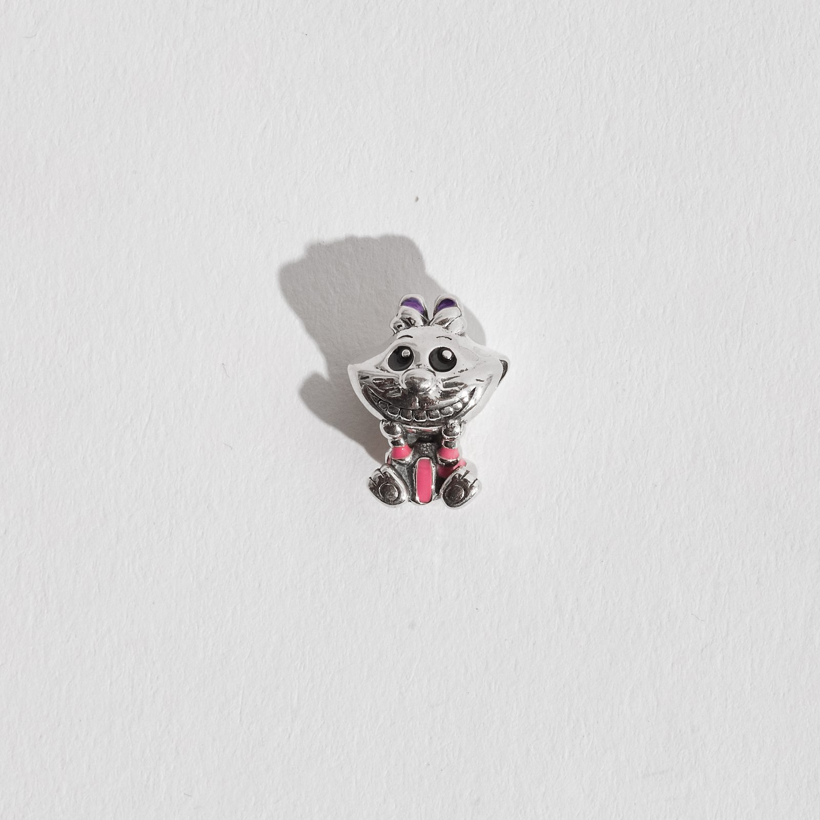 Berloque separador Gato de Cheshire resina 15mm envelhecido