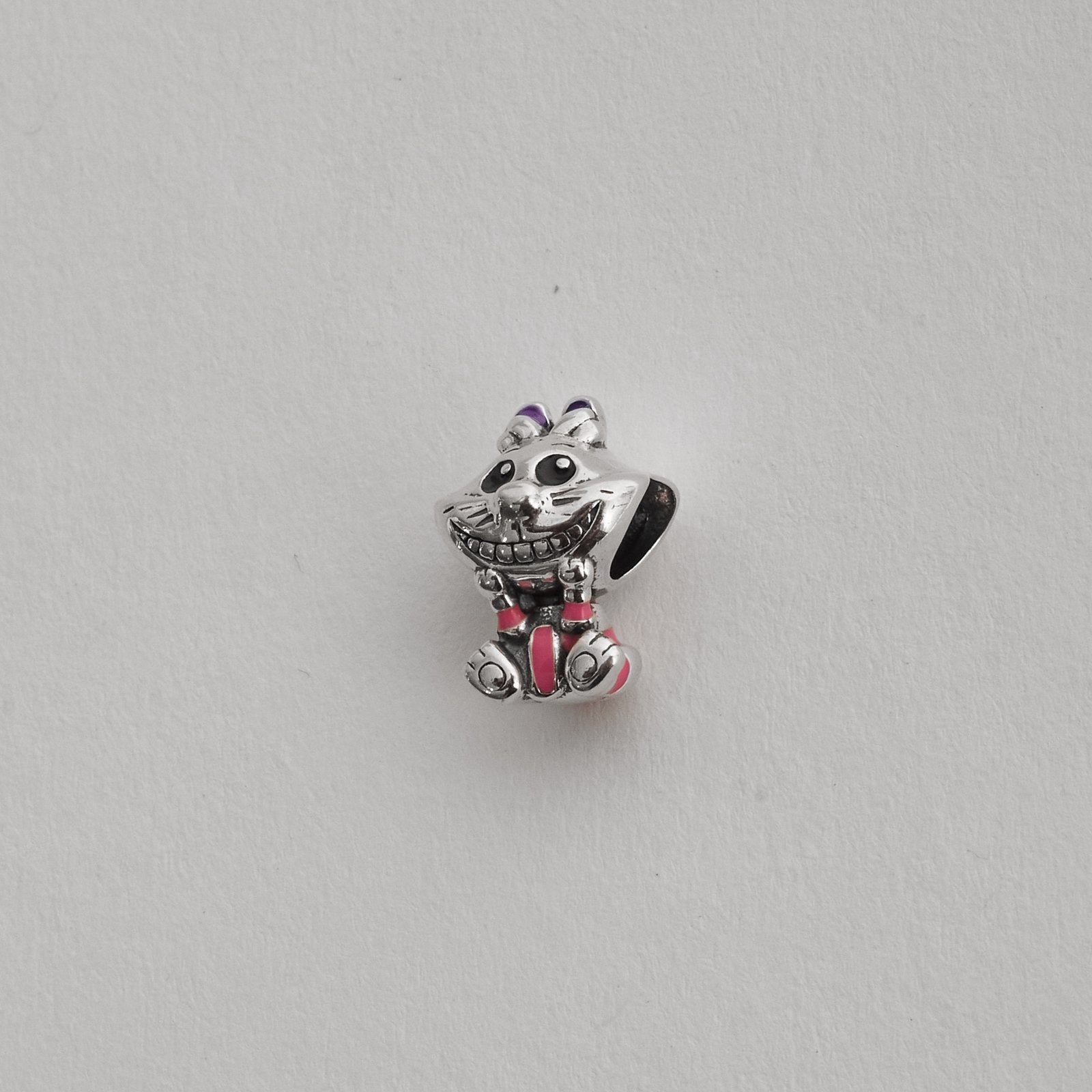 Berloque separador Gato de Cheshire resina 15mm envelhecido
