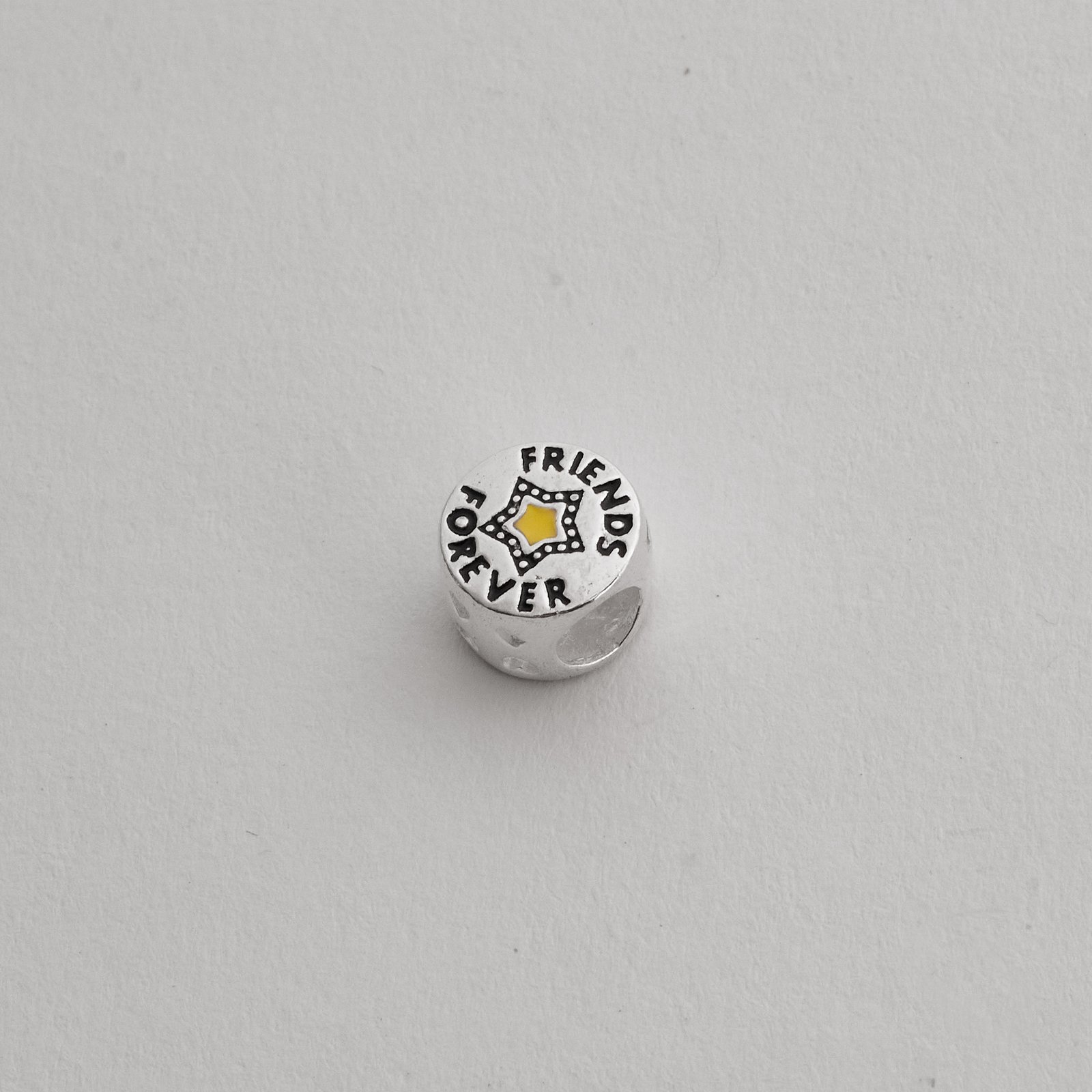 Berloque separador friends forever resina 10mm detalhe corações vazados