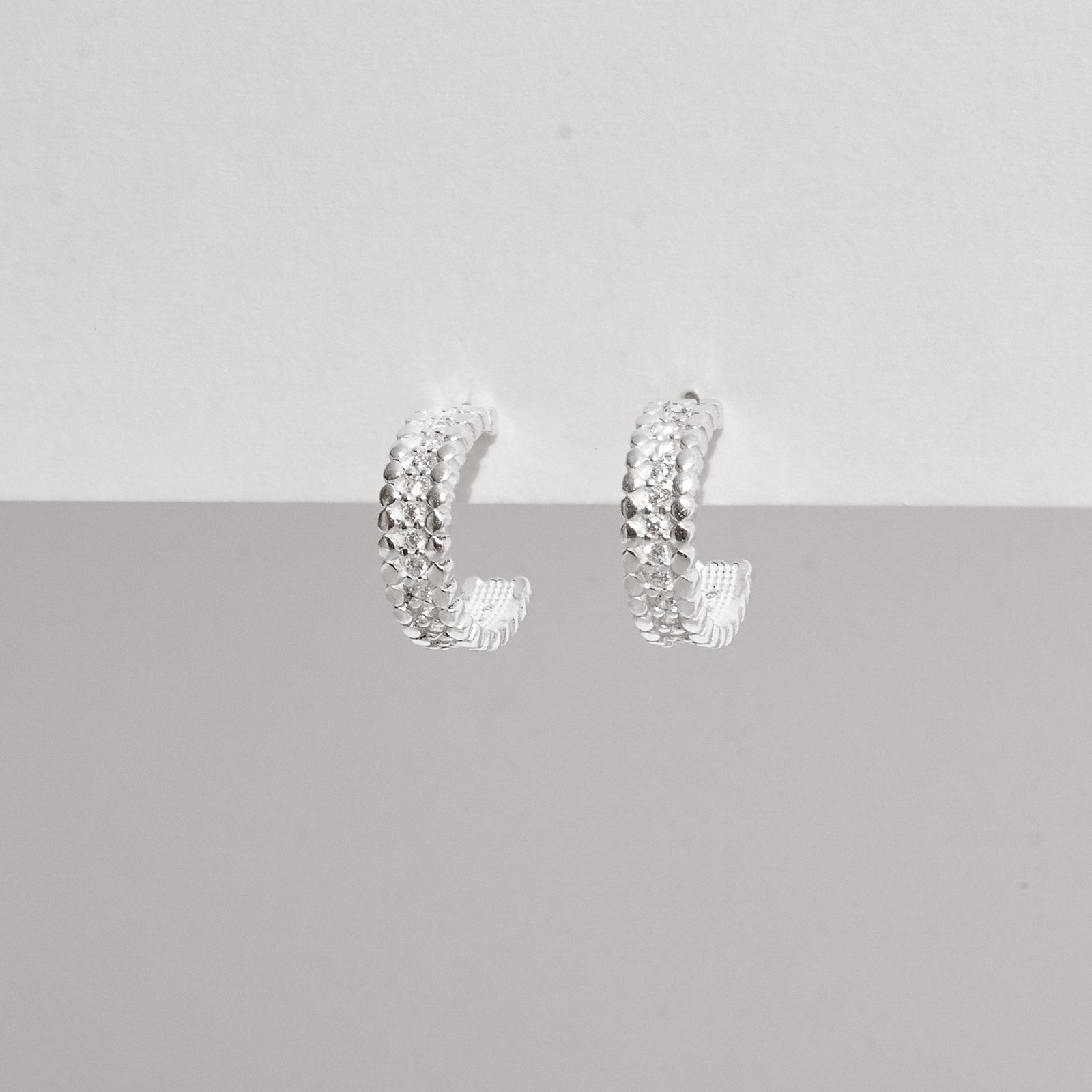 Argola fio bolinhas com cravejado 15mm tarraxa