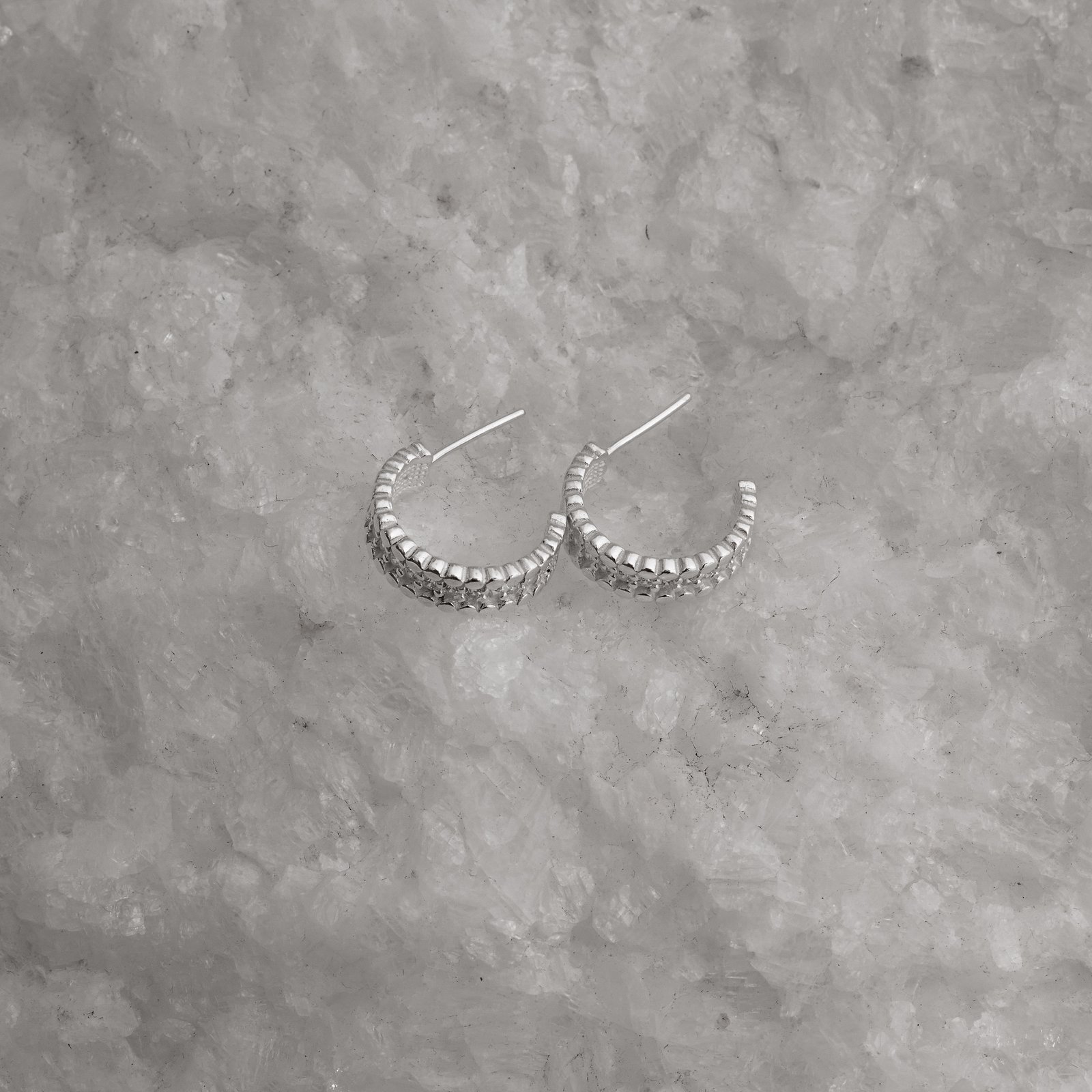 Argola fio bolinhas com cravejado 15mm tarraxa