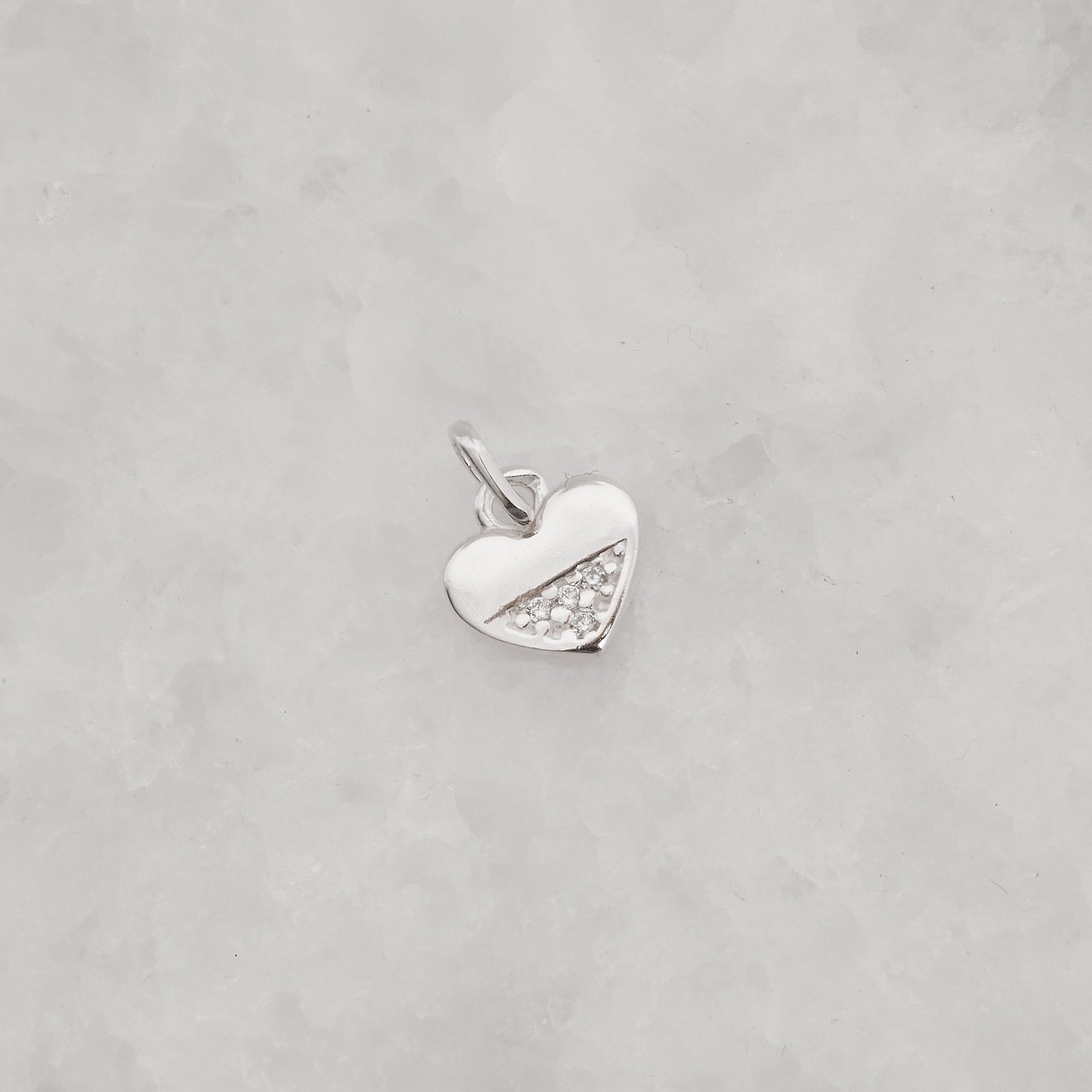 Pingente coração detalhe cravejado 10mm