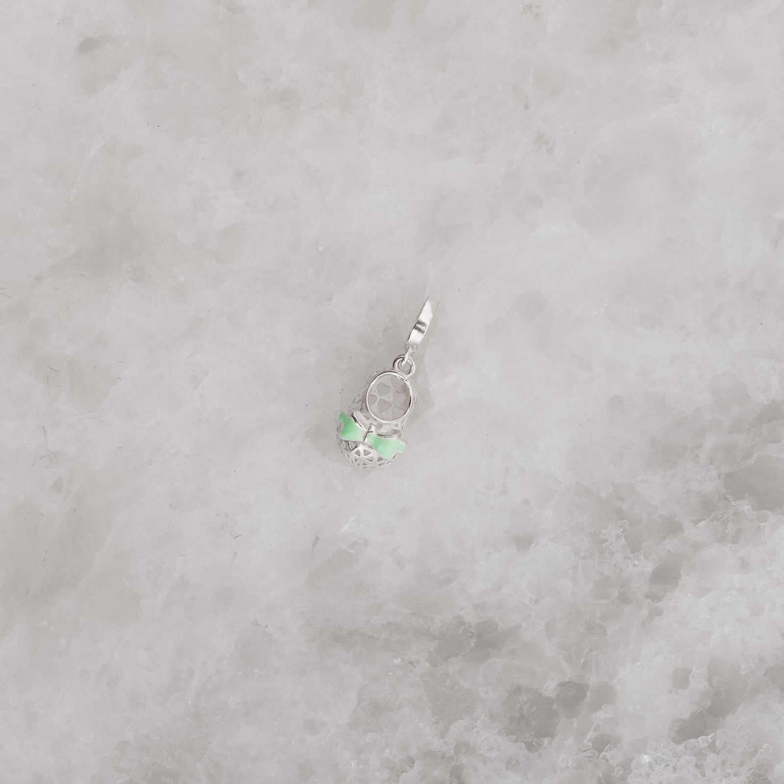 Berloque pingente sapatinho 3D 13mm resina verde