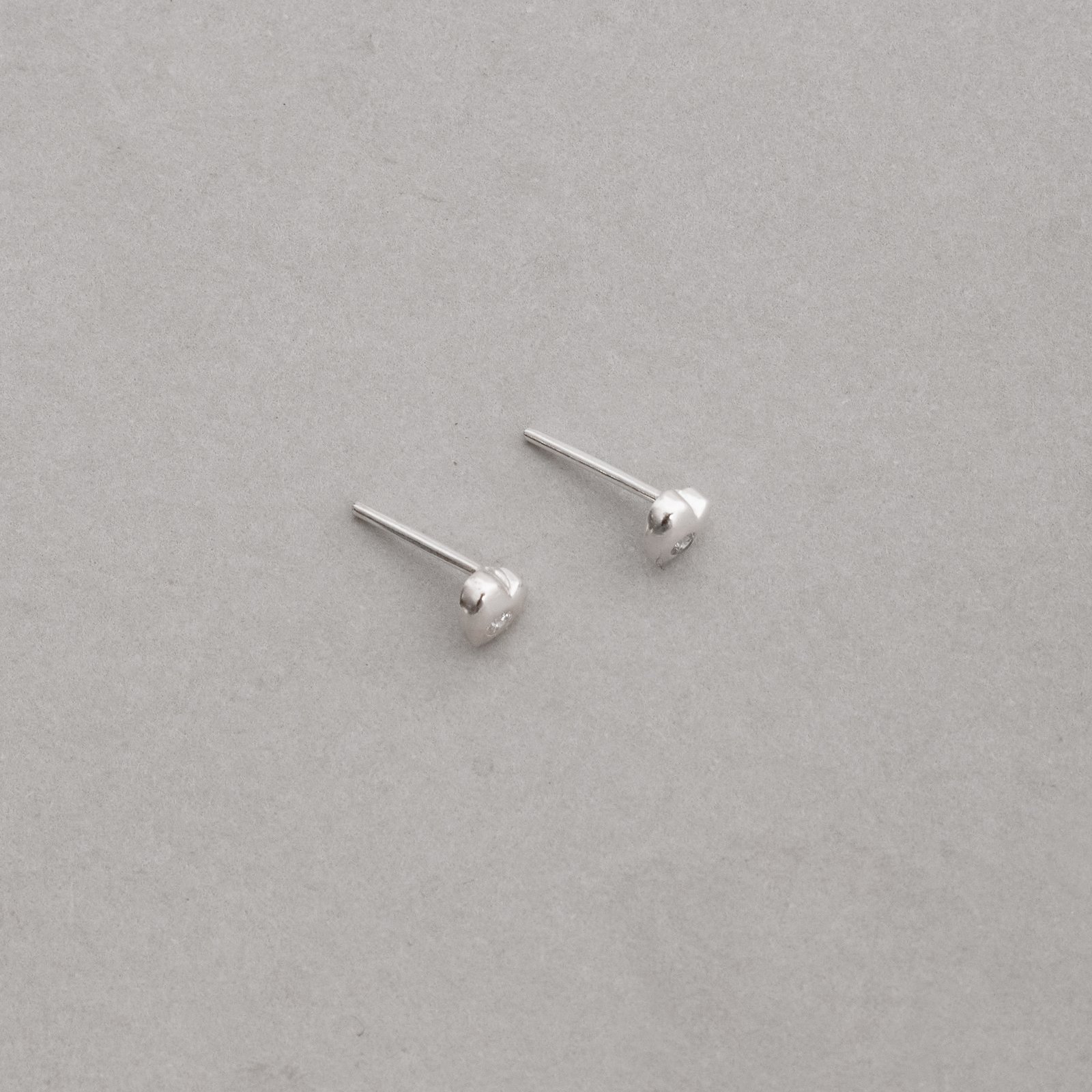 Brinco coração detalhe zircônia 5mm