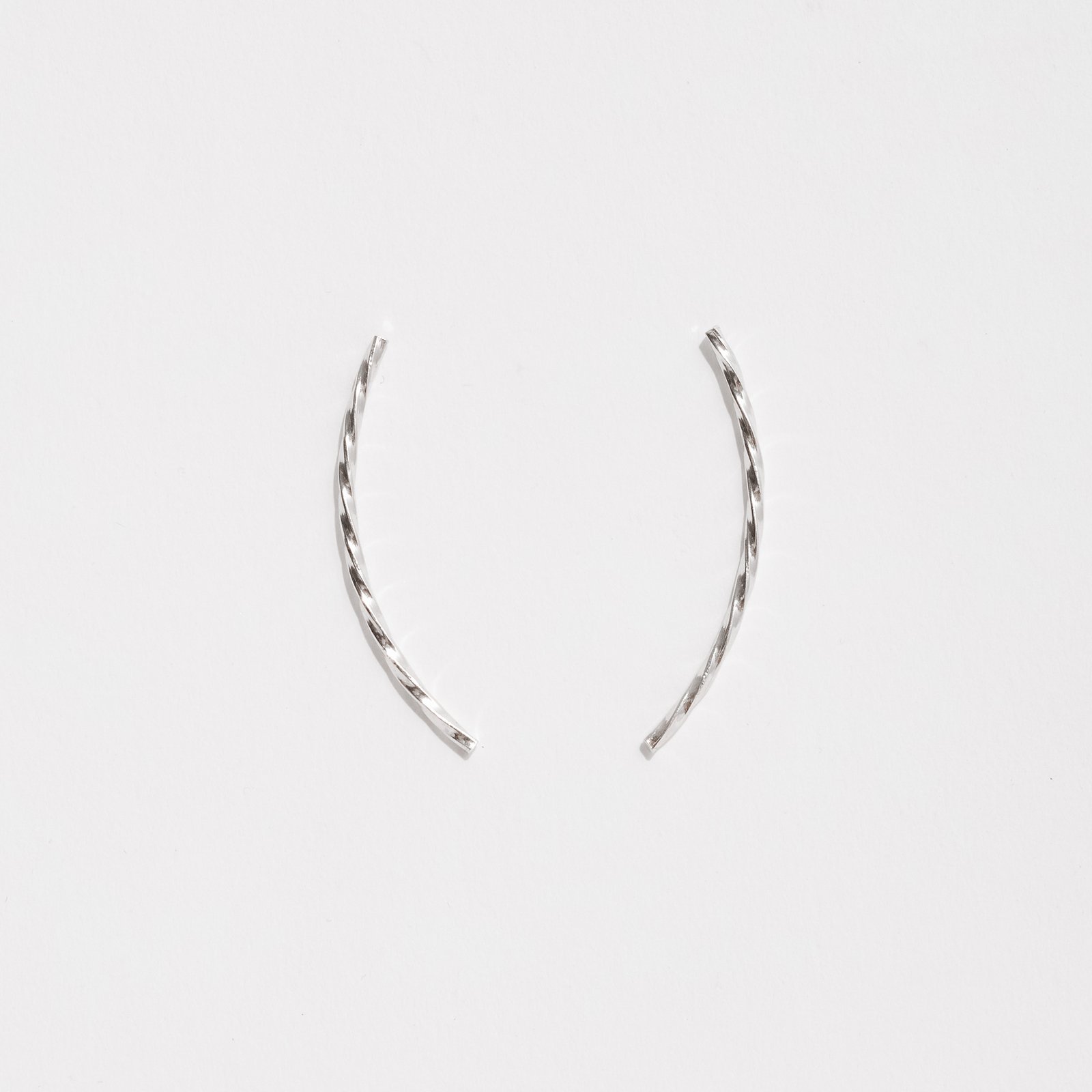 Brinco ear cuff fio torcido 40mm