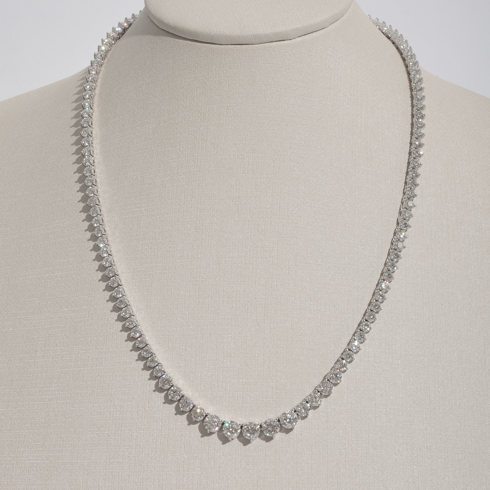 Colar Riviera 3 pontas moissanite degradê 3, 4 e 5mm 42cm fecho gaveta