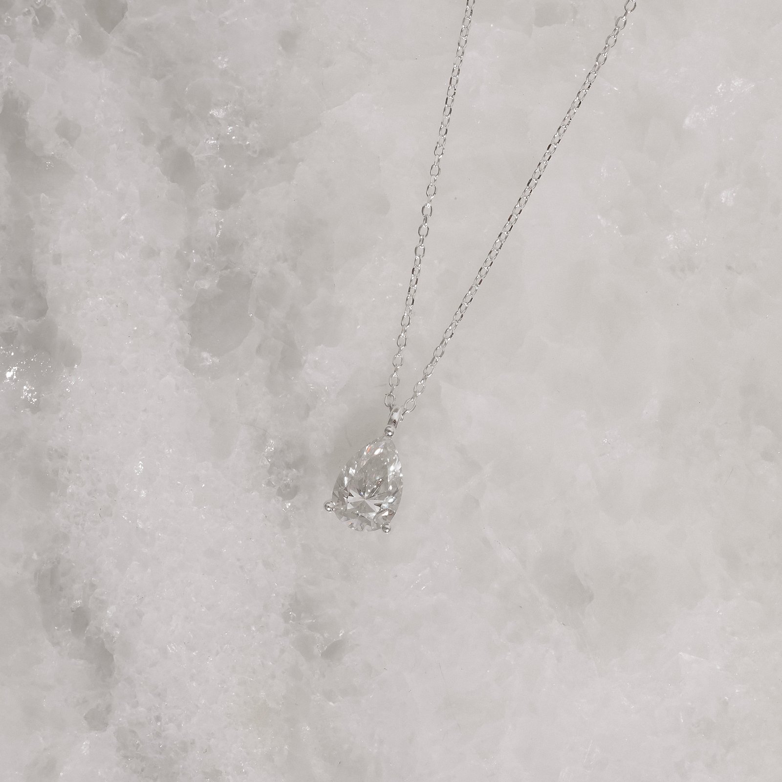 Colar pingente moissanite gota cristal 9x6mm corrente cadeado 40+5cm