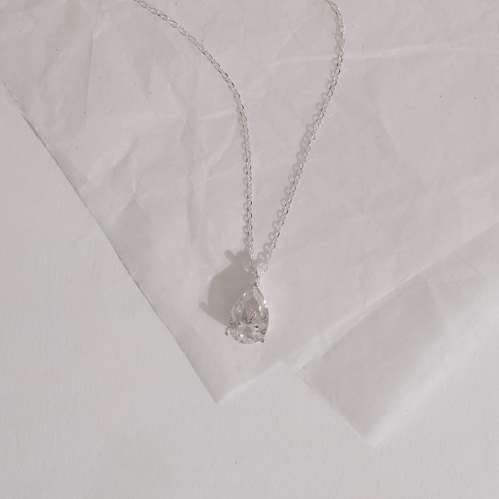 Colar pingente moissanite gota cristal 9x6mm corrente cadeado 40+5cm