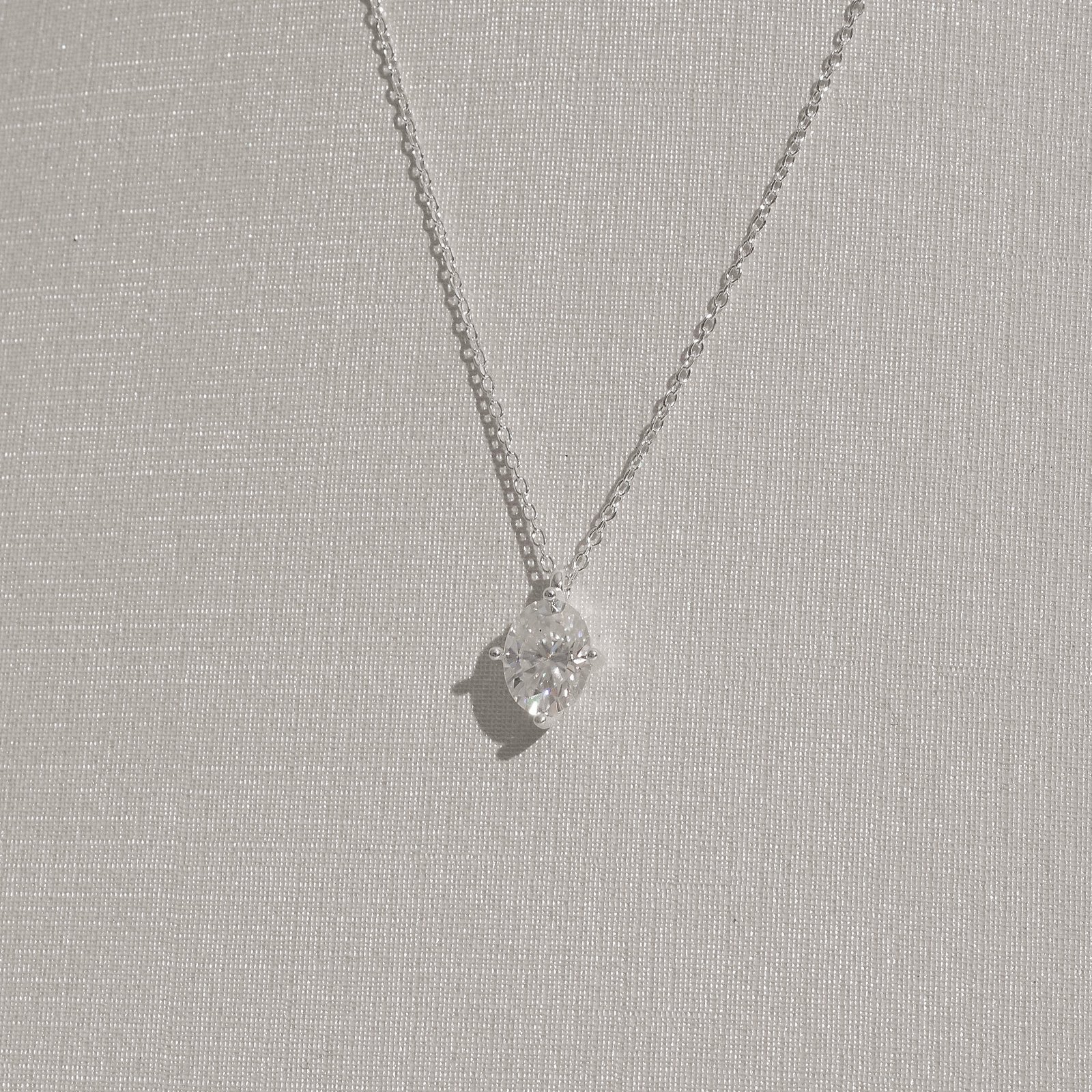 Colar pingente moissanite oval cristal 8x6mm corrente cadeado 40+5cm