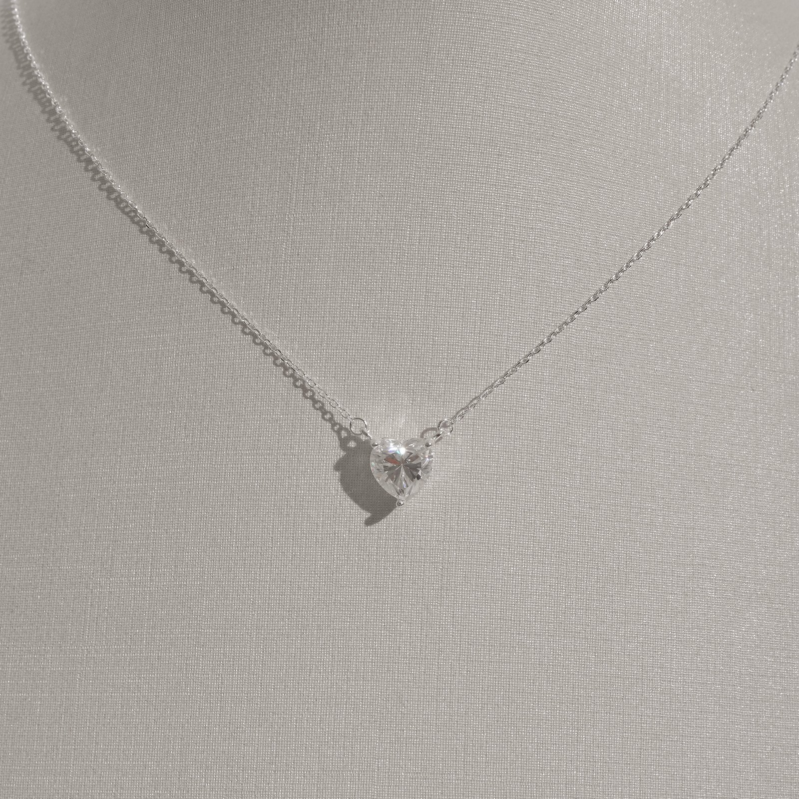 Colar entremeio moissanite coração cristal 8x8mm corrente cadeado 40+5cm