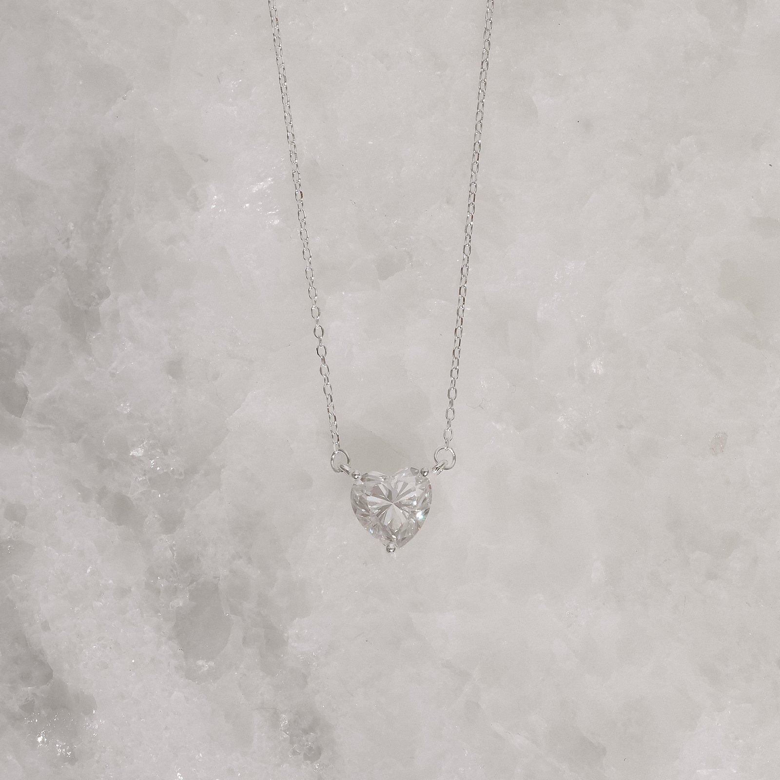 Colar entremeio moissanite coração cristal 8x8mm corrente cadeado 40+5cm