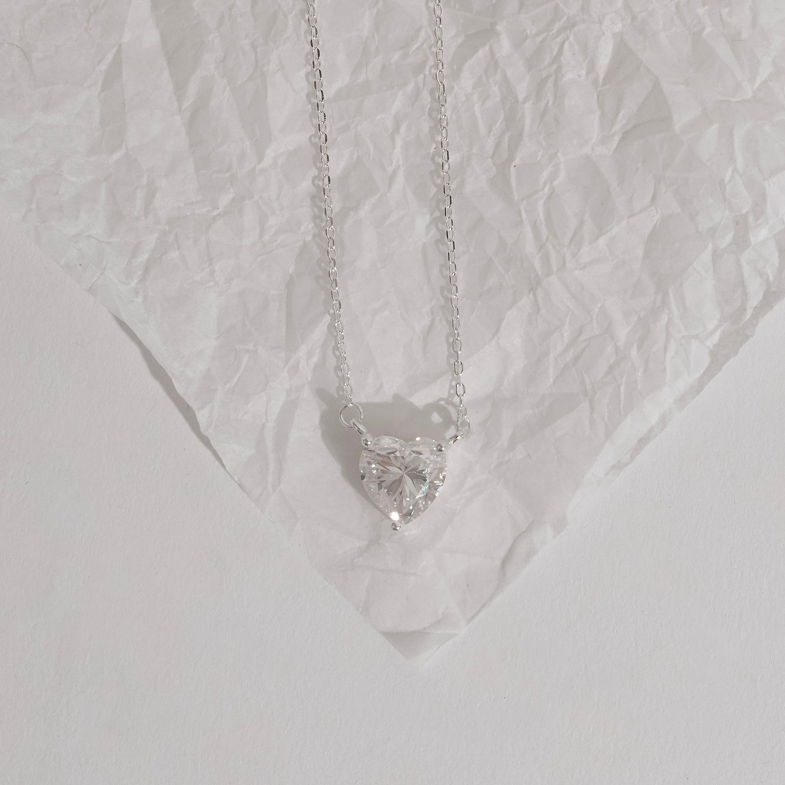 Colar entremeio moissanite coração cristal 8x8mm corrente cadeado 40+5cm