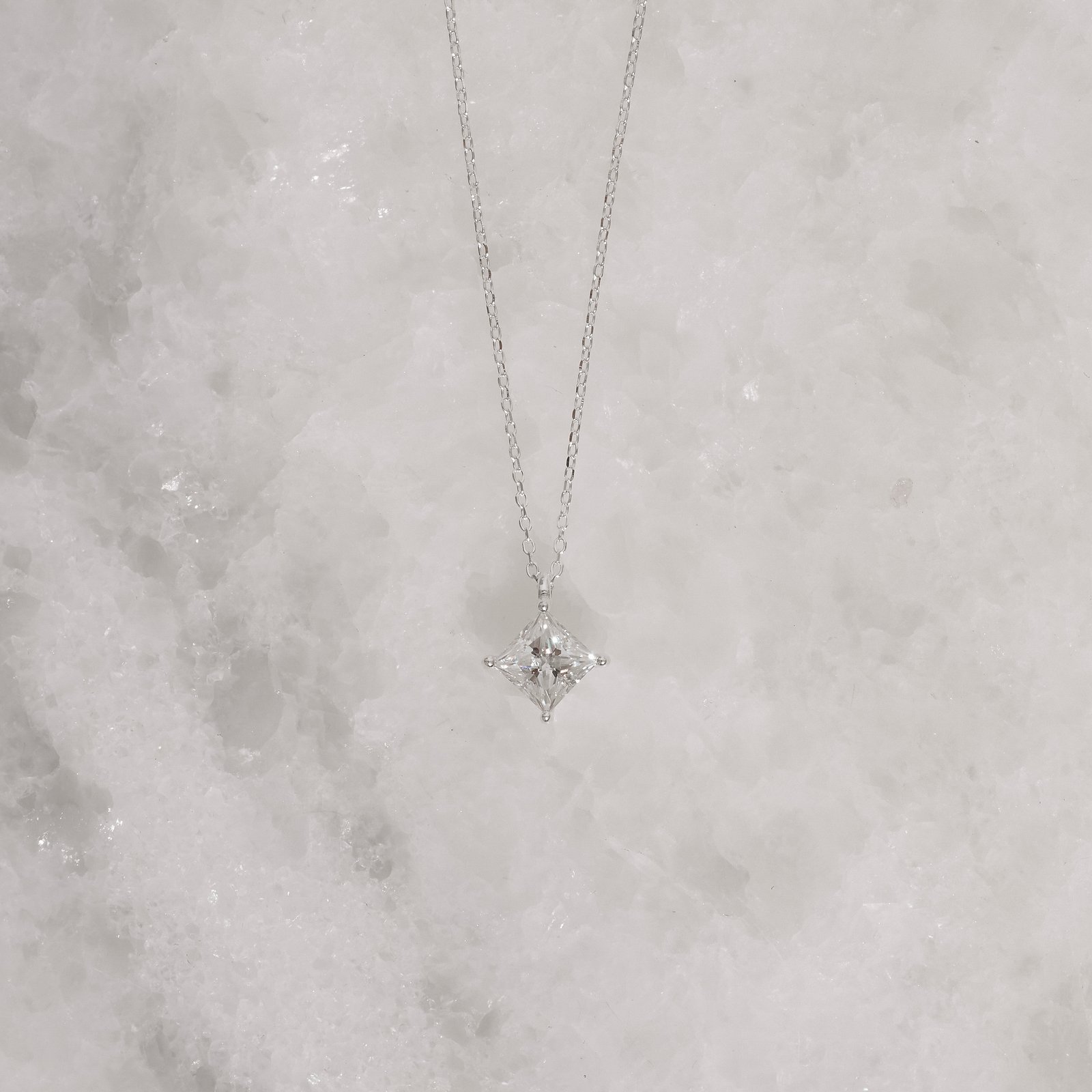 Colar pingente moissanite losango cristal 6mm corrente cadeado 40+5cm