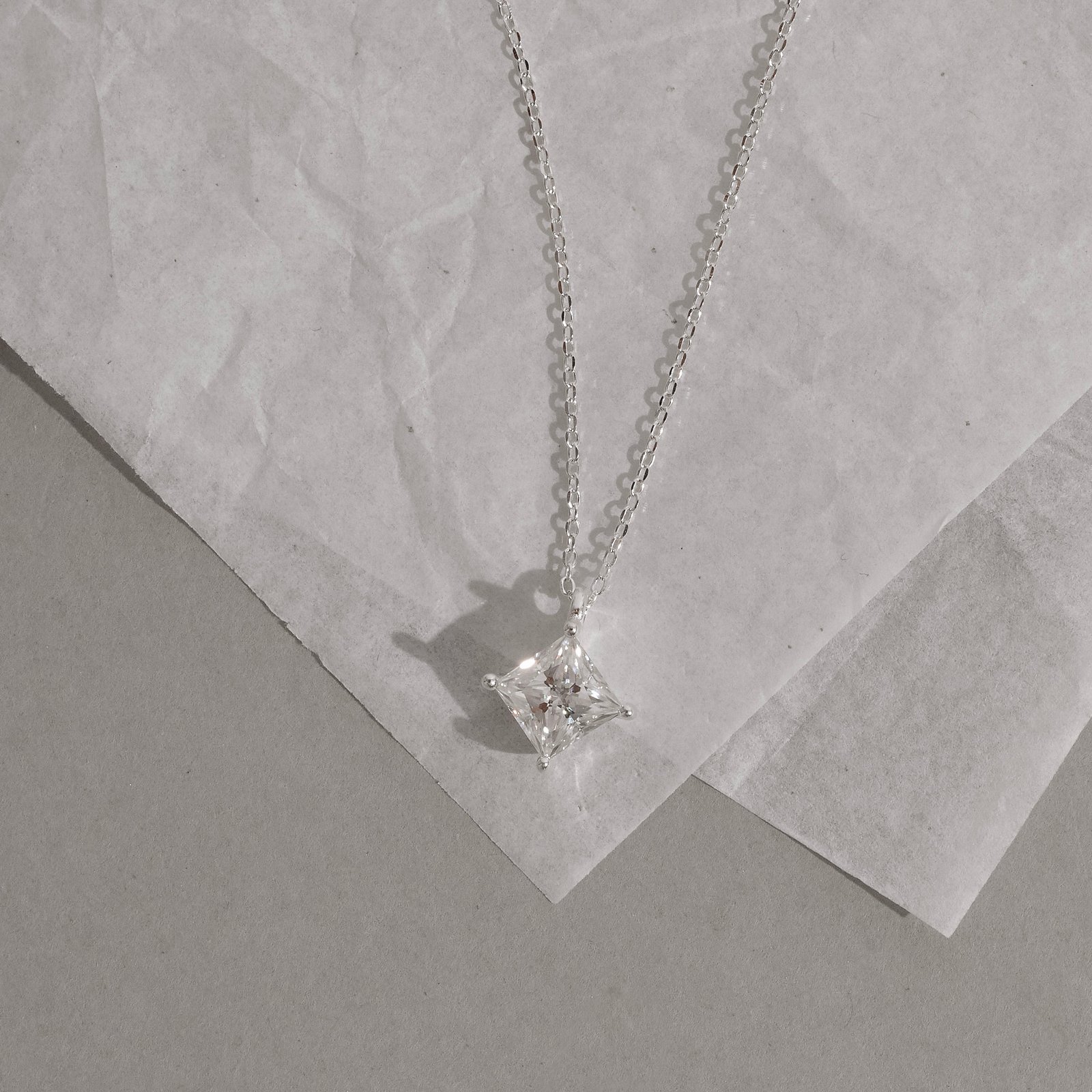 Colar pingente moissanite losango cristal 6mm corrente cadeado 40+5cm