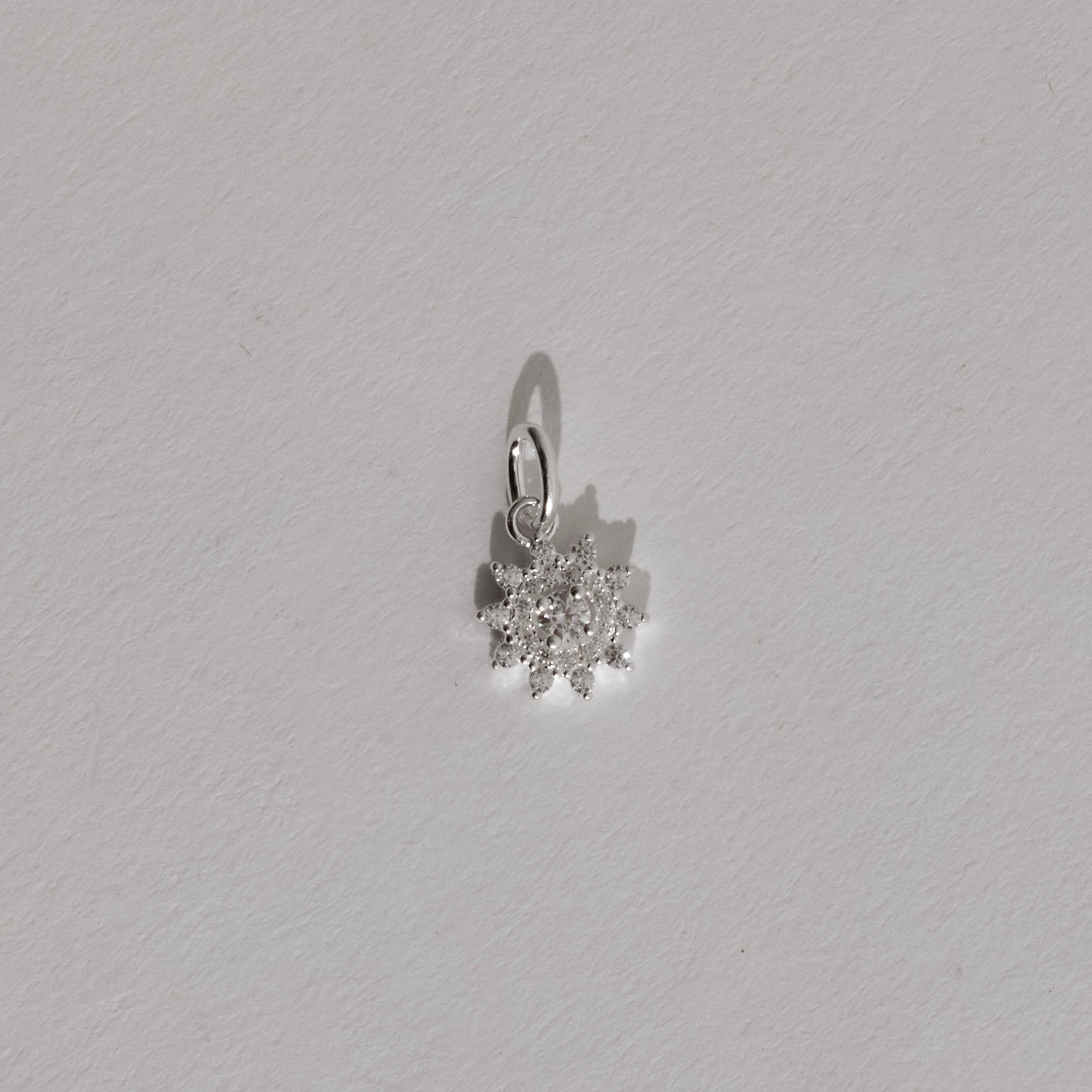 Pingente flor com cravejado 10mm