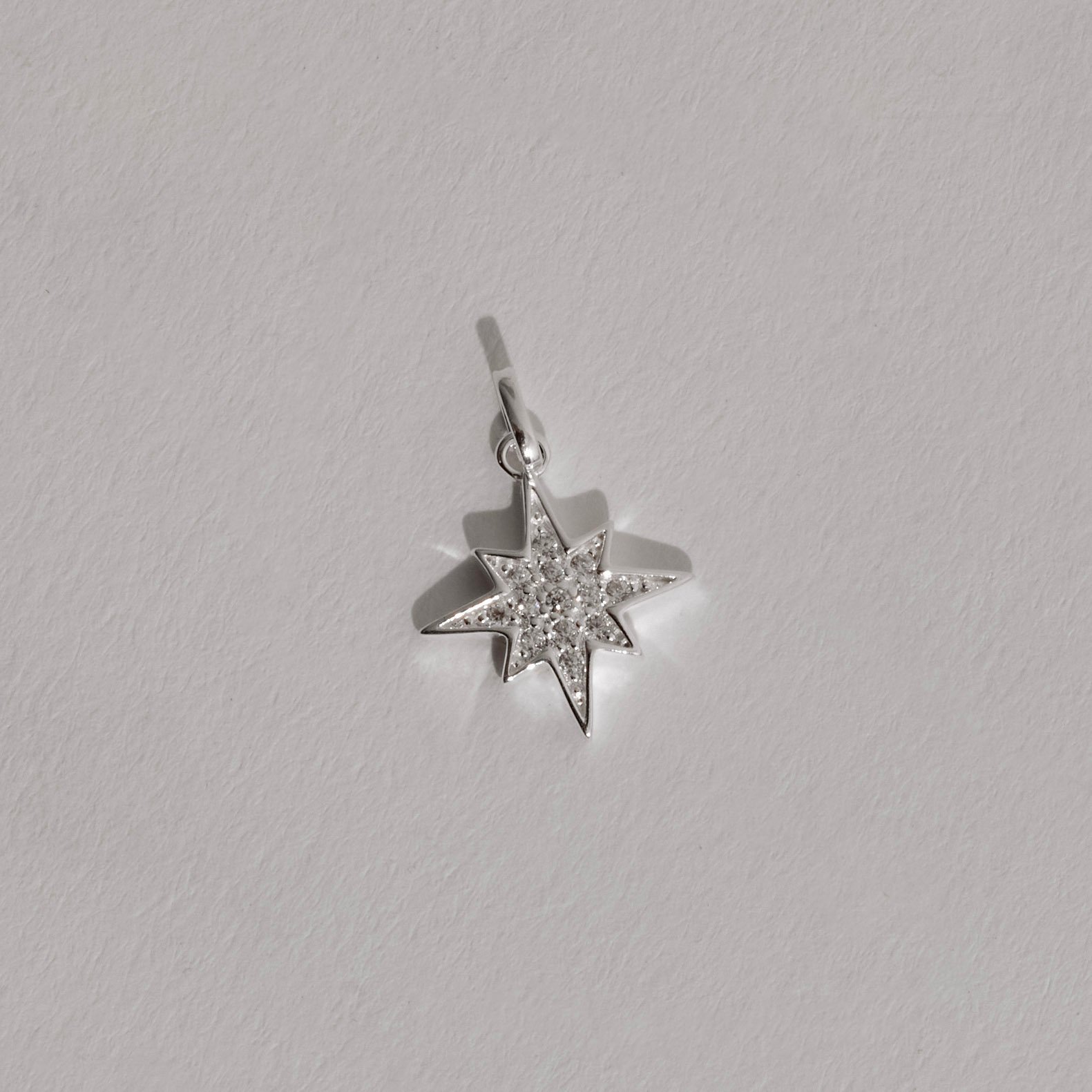Pingente estrela 8 pontas cravejada 15mm
