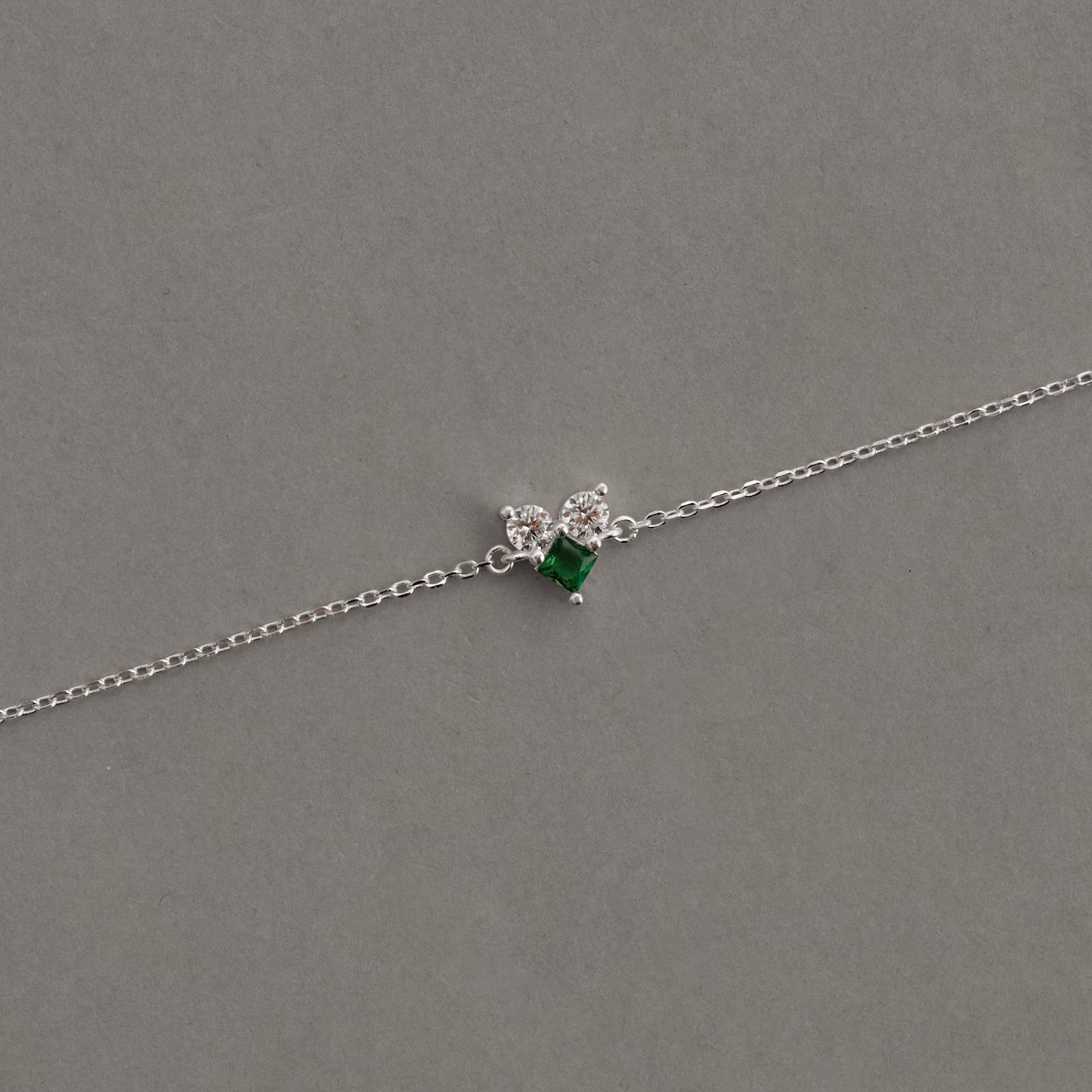 Pulseira entremeio zircônias redonda e losango esmeralda 7mm 16+4cm