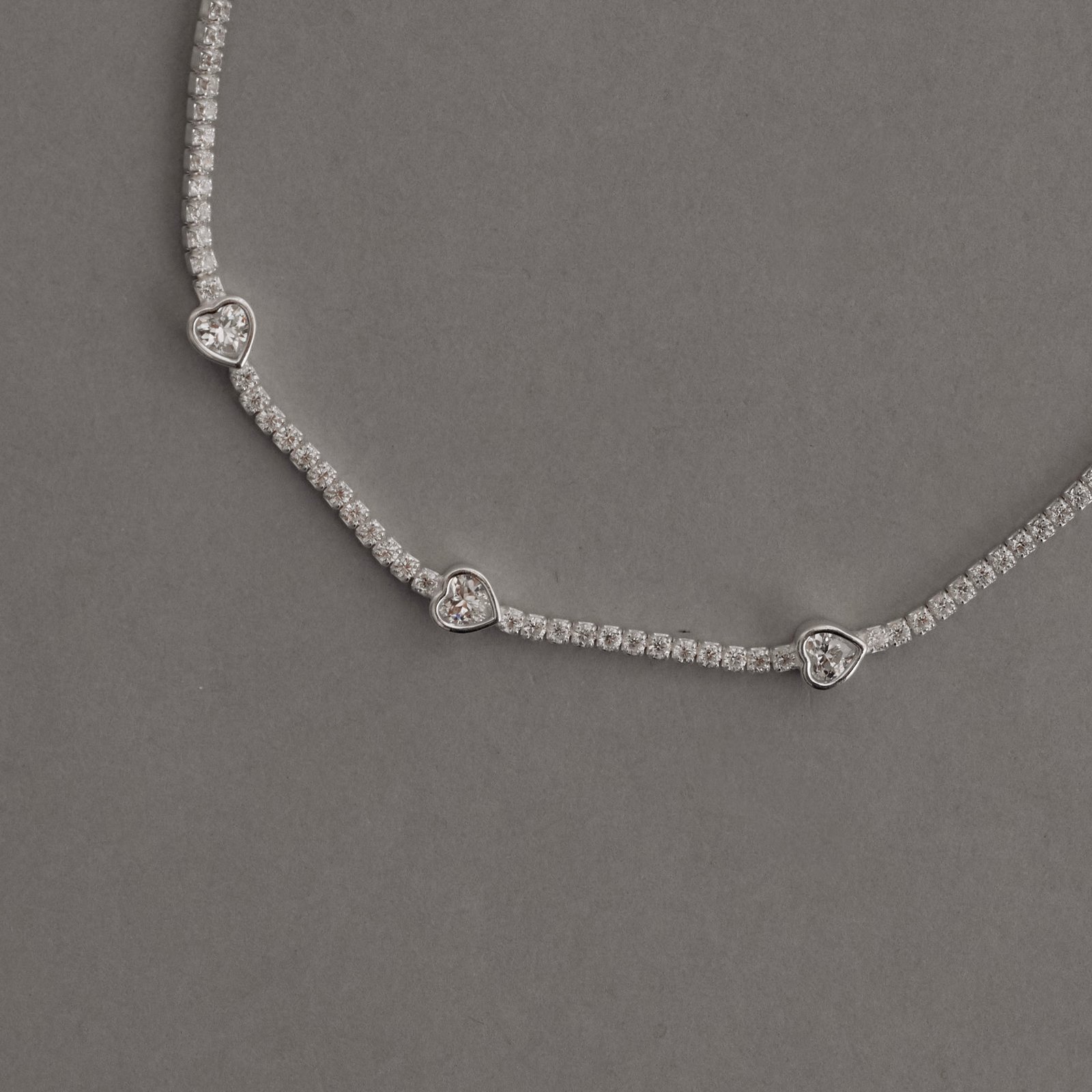 Pulseira Riviera 2.0 com entremeios zircônias coração 16+4cm