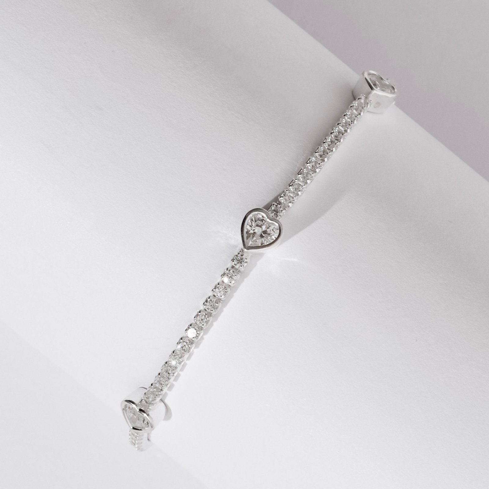Pulseira Riviera 2.0 com entremeios zircônias coração 16+4cm