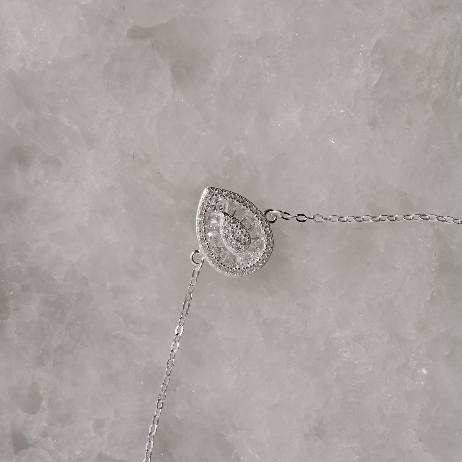 Pulseira entremeio gota cravejada 13mm 16+4cm