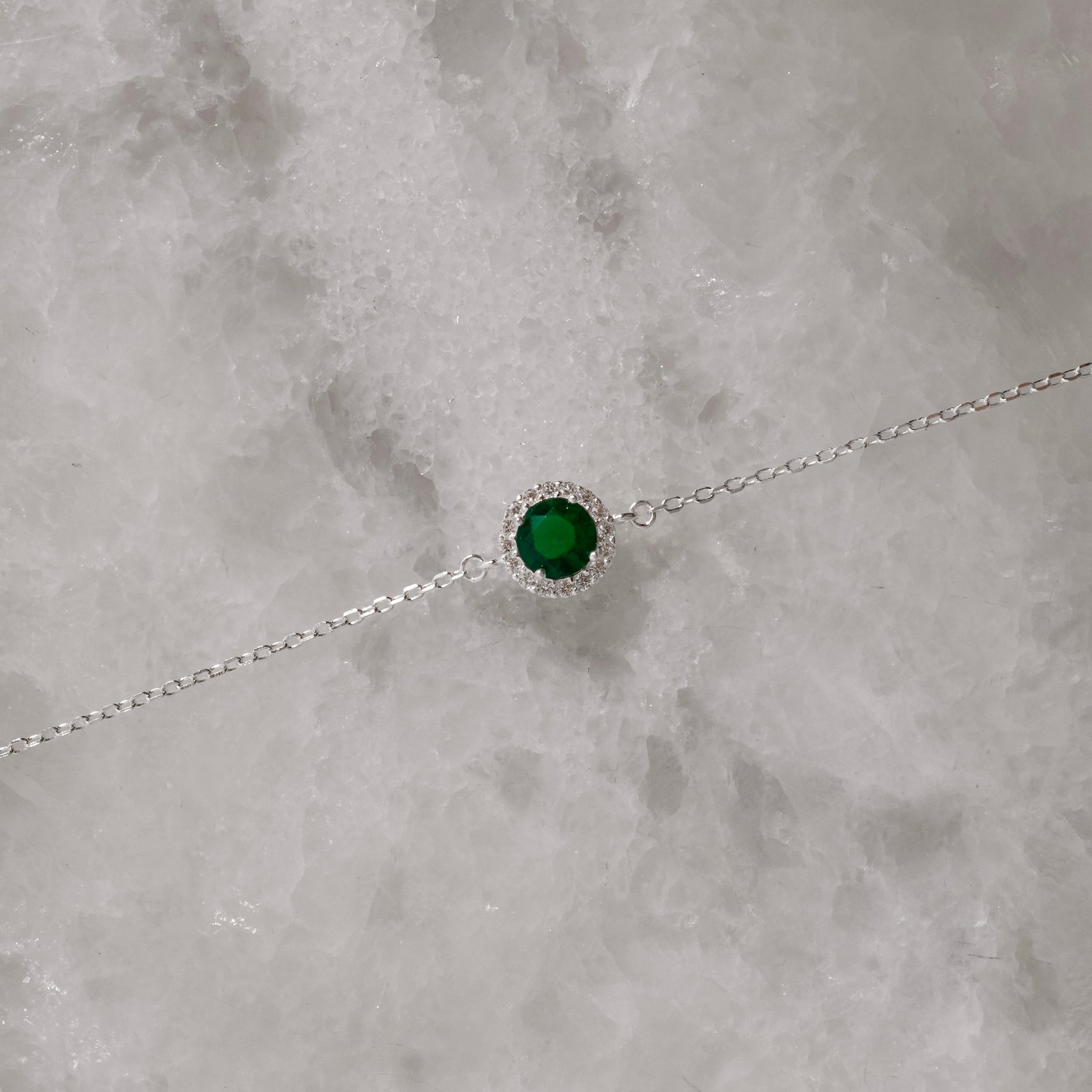 Pulseira entremeio zircônia redonda esmeralda com cravejado 8mm 16+4cm