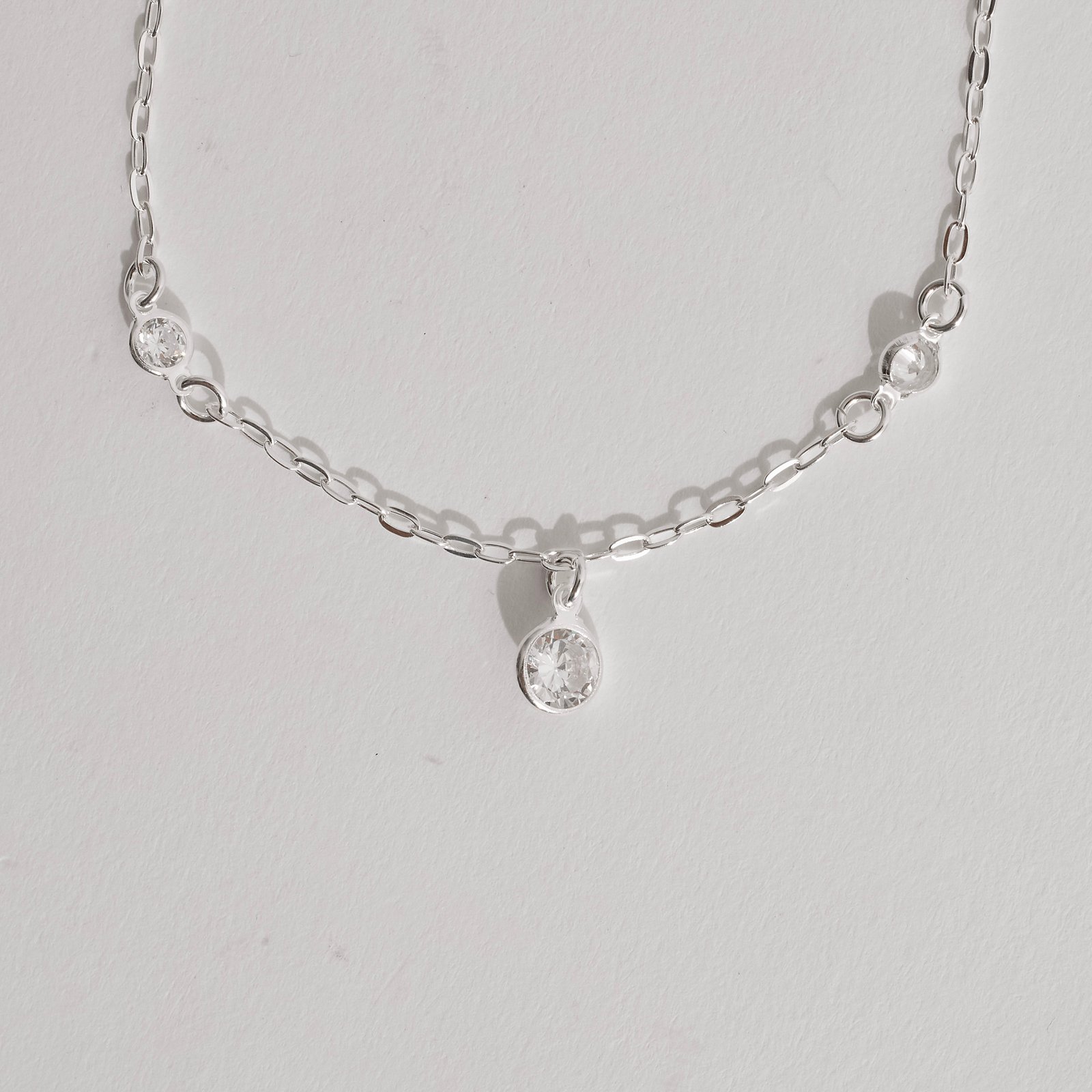 Pulseira entremeios e pingente zircônias 4 e 7mm 19cm