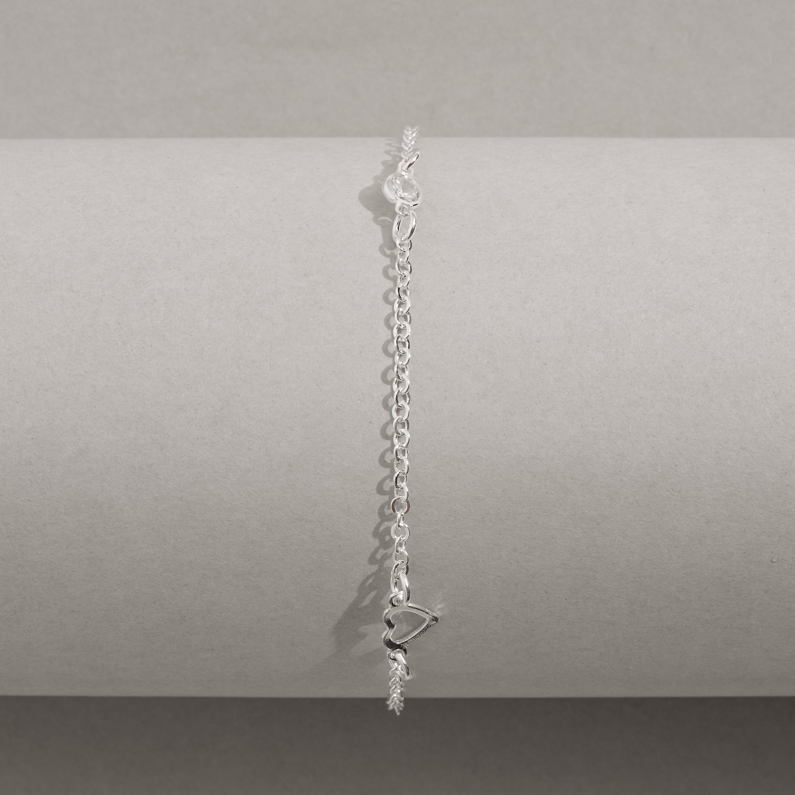 Pulseira entremeios zircônias 4mm e coração vazado 19cm